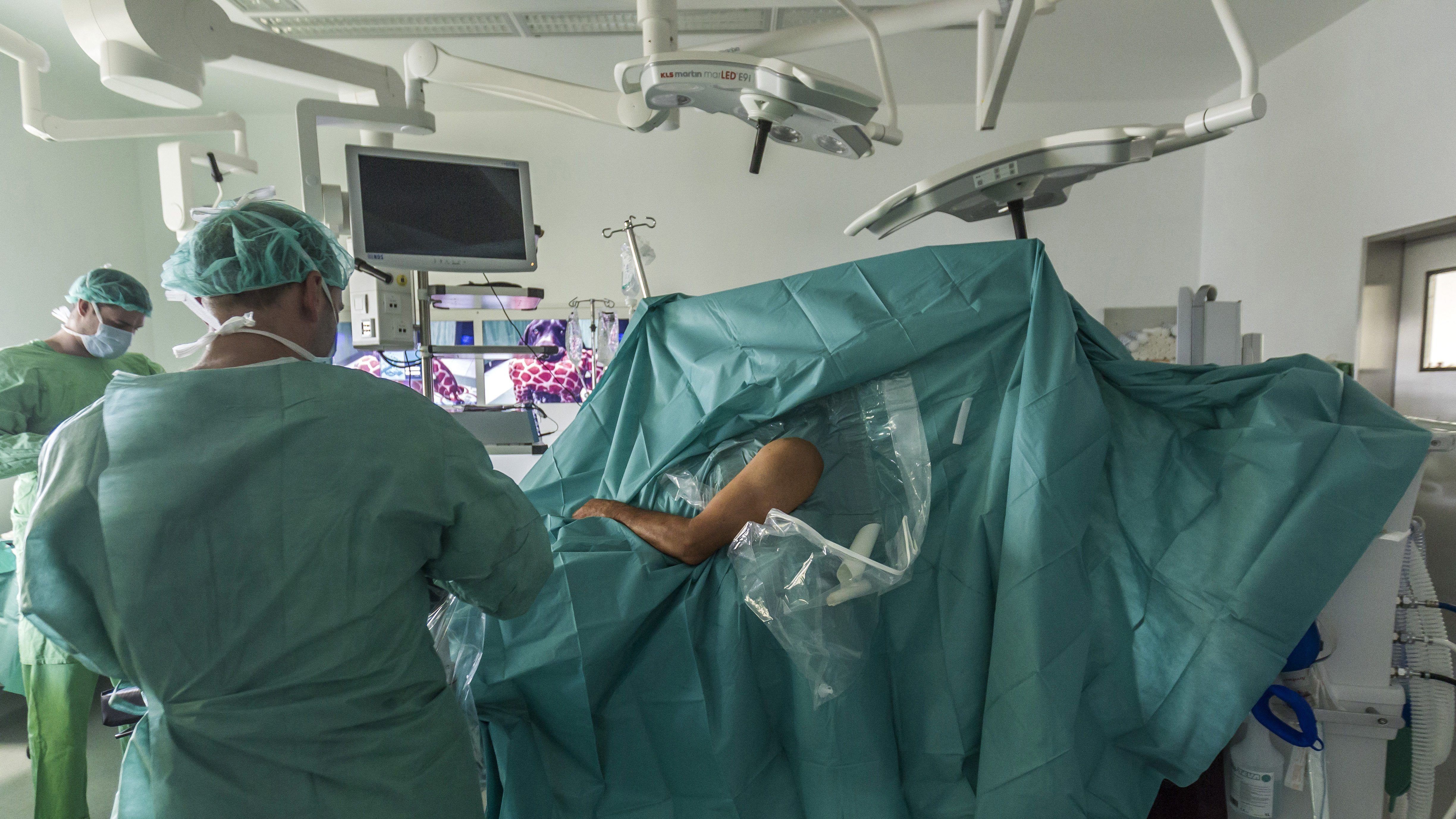 Műtét közben lett rosszul egy orvos a Semmelweis Egyetemen