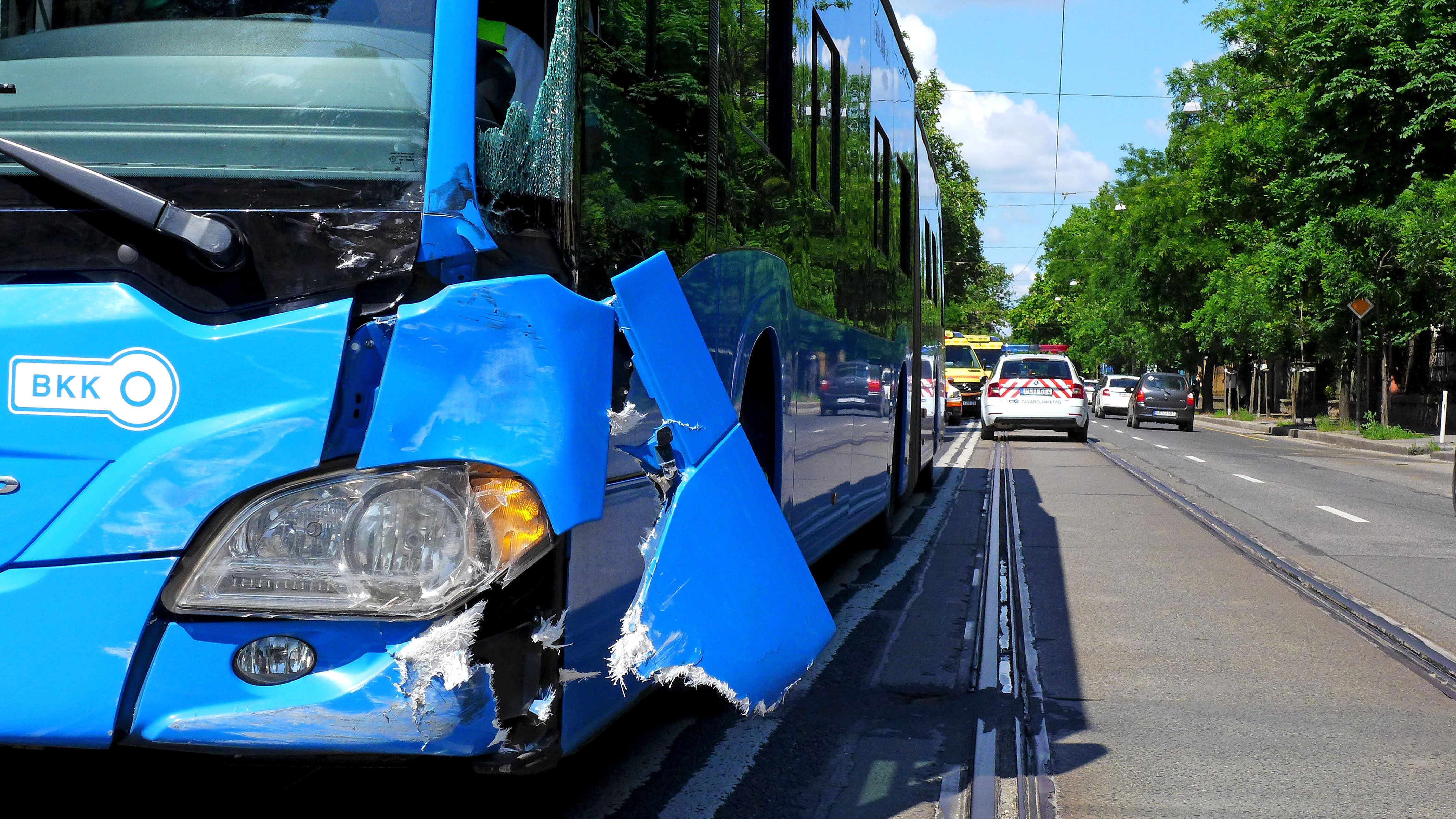 Kirúgták a sofőrt, aki részegen vezetett BKK-buszt