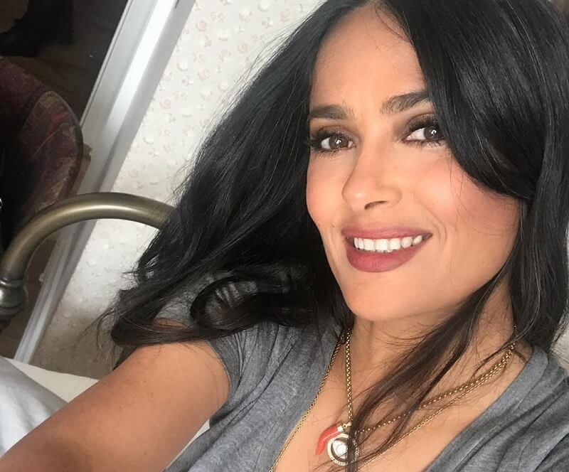 53 évesen így ápolja a bőrét Salma Hayek!