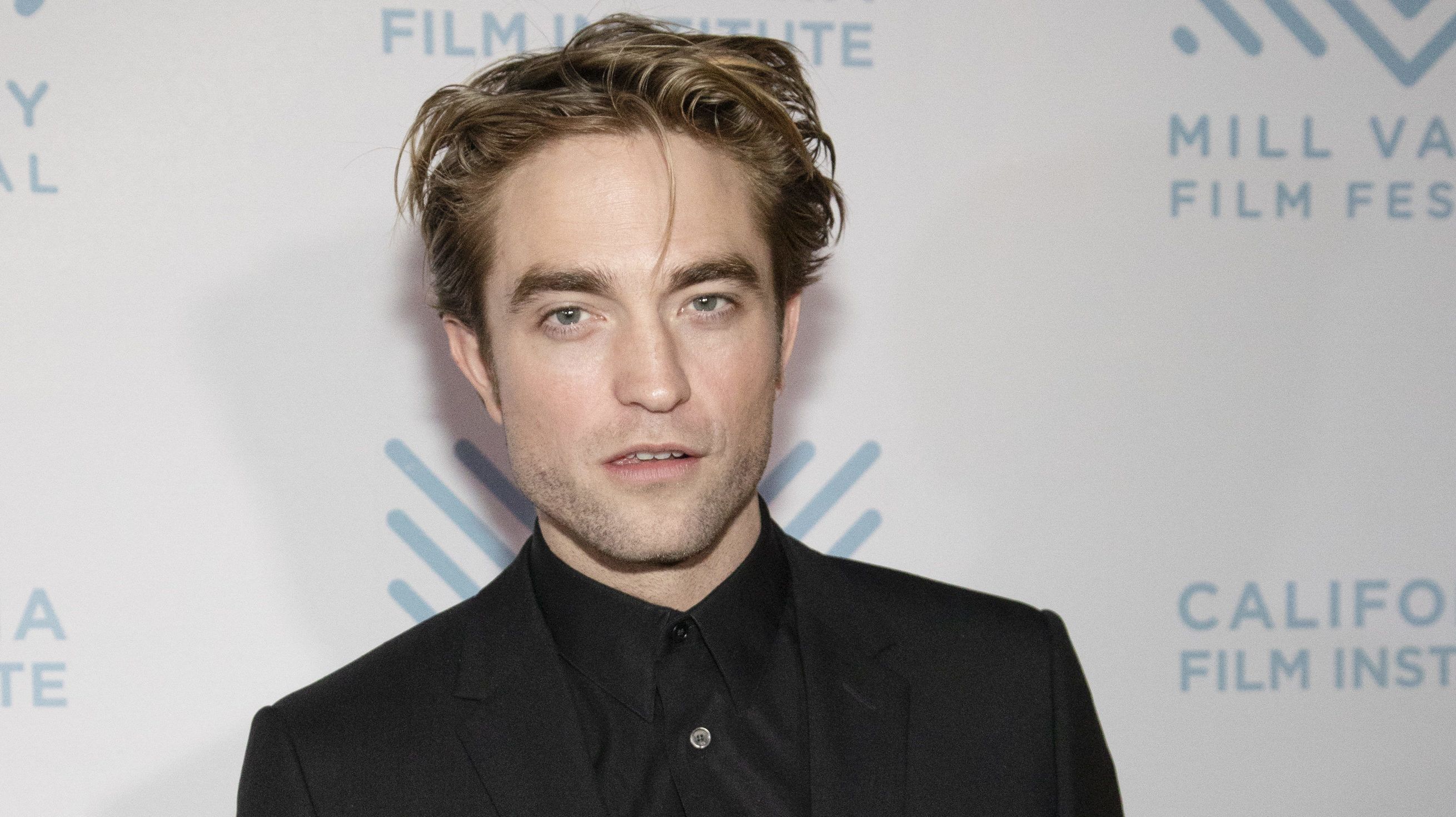 Végre van válasz a kérdésre, hogy Robert Pattinson elkezdett-e már gyúrni a Batmanre