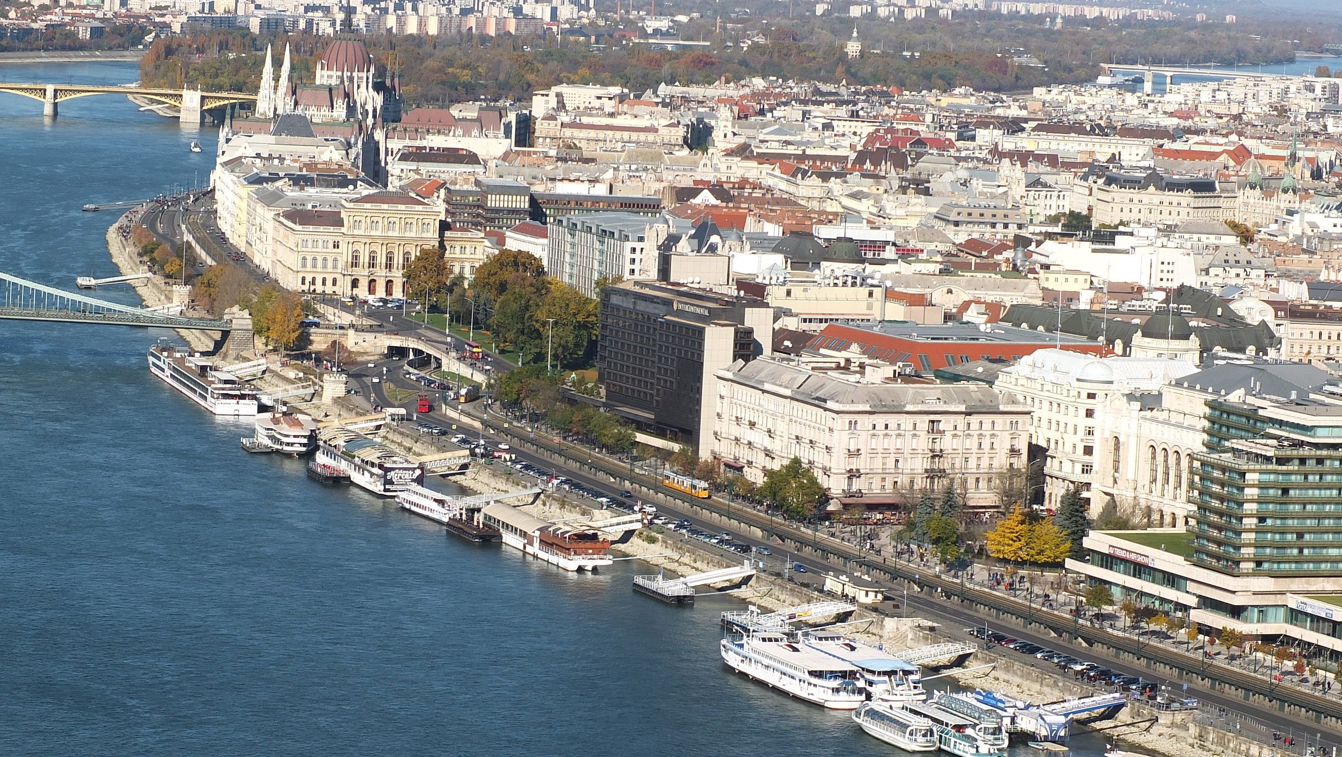 Káoszra és lezárásokra számíthat a belvárosban