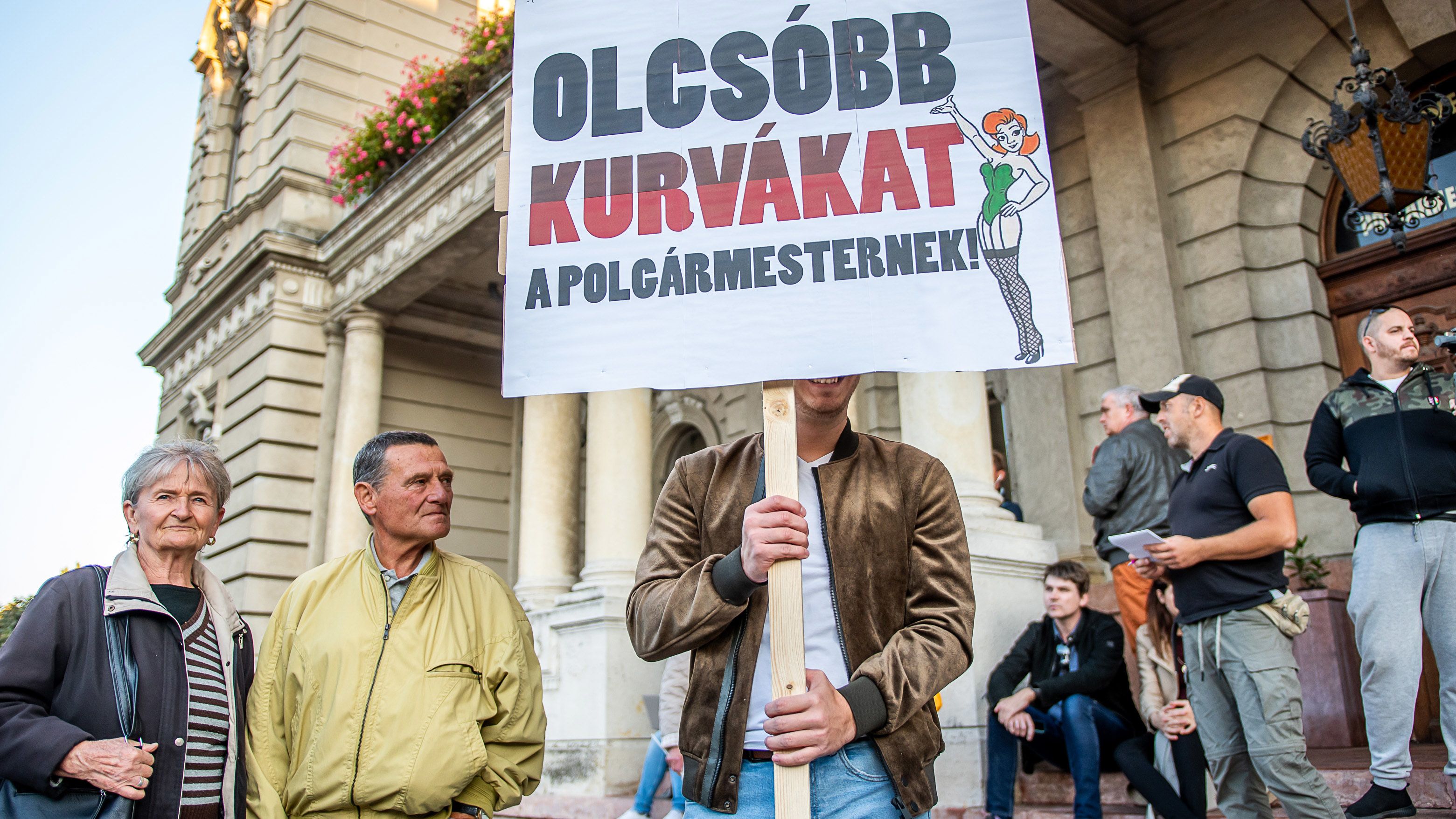 A Borkai-ügy után: nem az zsarolható inkább, aki titkolja életmódját, s nem az kevésbé, aki nyíltan vállalja?