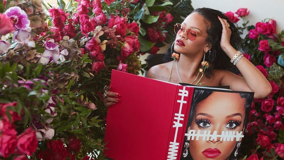 Rihanna meztelenül reklámozza a könyvét