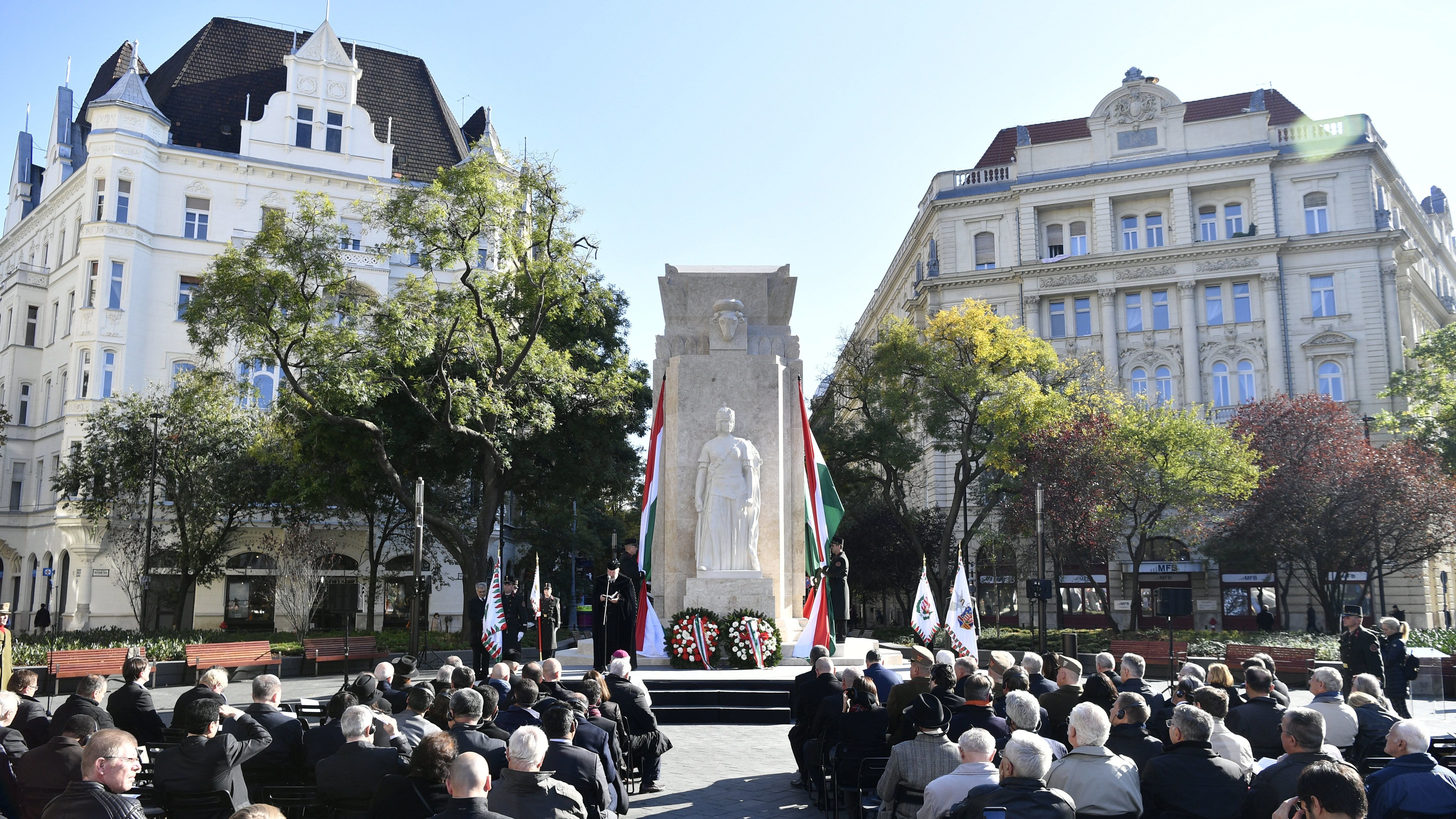 Felavatták a Nemzeti Vértanúk Emlékművét a Nagy Imre-szobor helyén