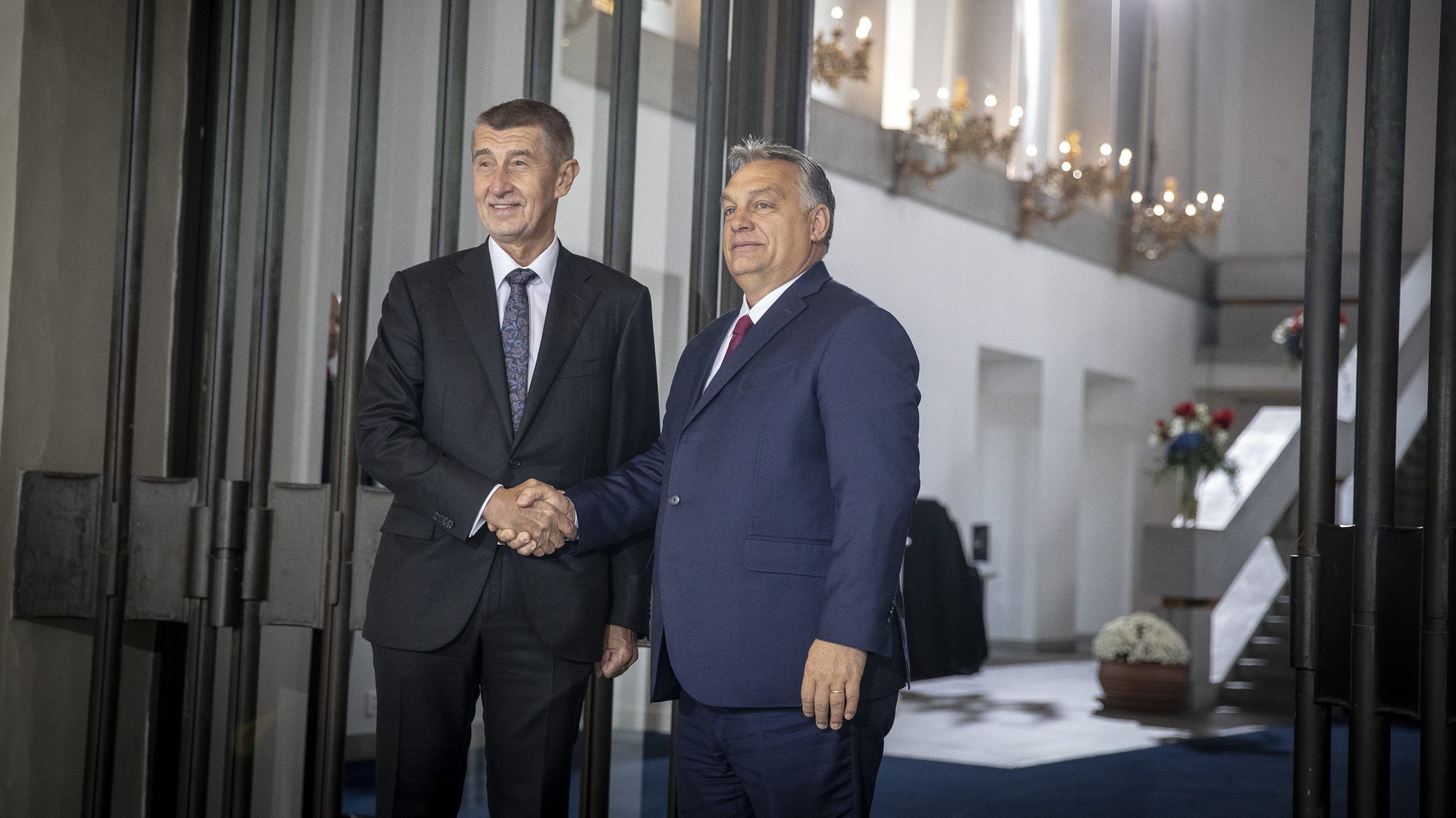 Orbán és Babis keményen kritizálja az EU-s költségvetést