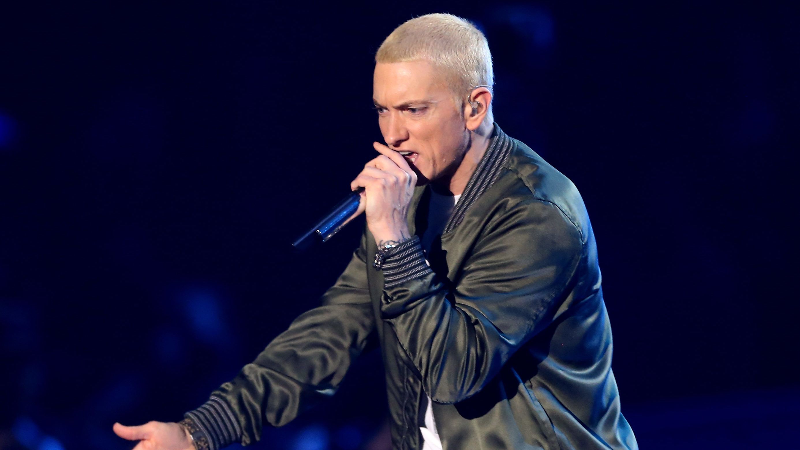 Eminem egy kiszivárgott felvételen utalhatott arra, hogy ő is megverte volna Rihannát