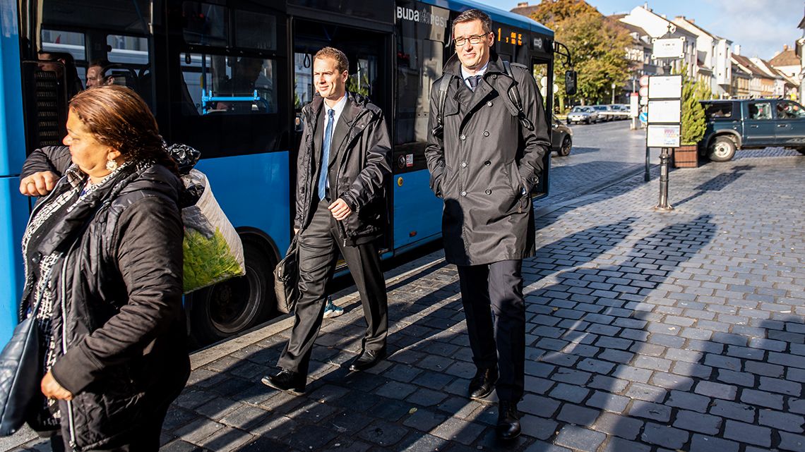 Karácsony Gergely busszal érkezett Orbán Viktorhoz