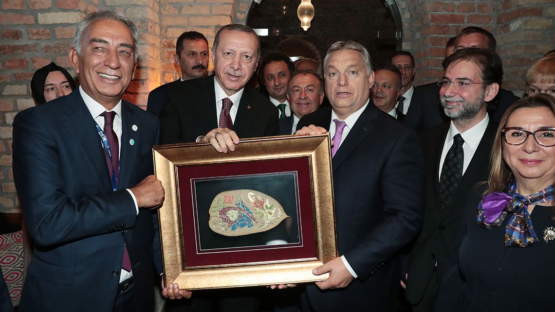 Miért lett az iszlamista Erdogan szövetségese a kereszténységet védelmező Orbán?