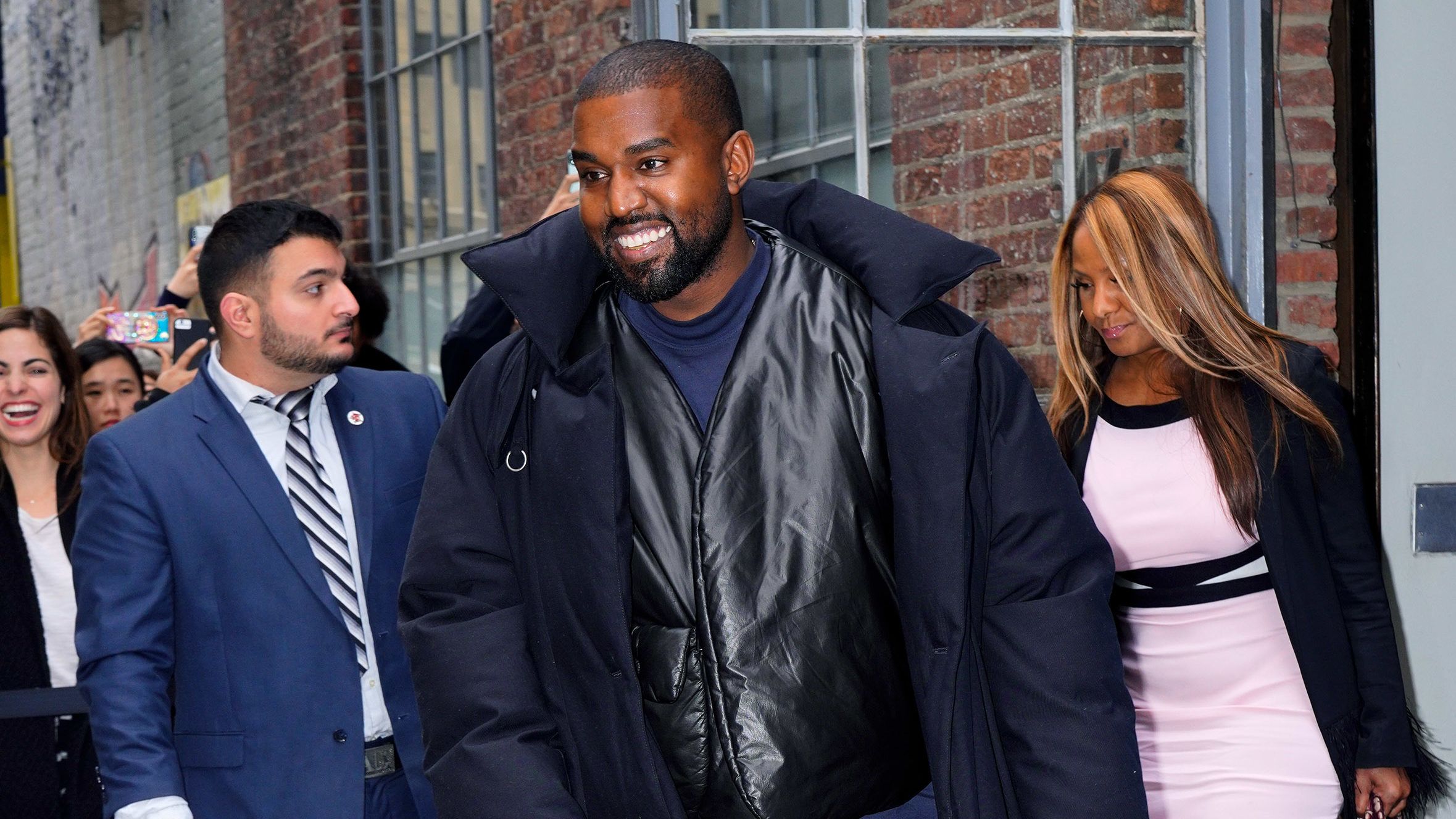 Kanye West meg akarja változtatni a nevét Keresztény Zseni Milliárdos Kanye Westre