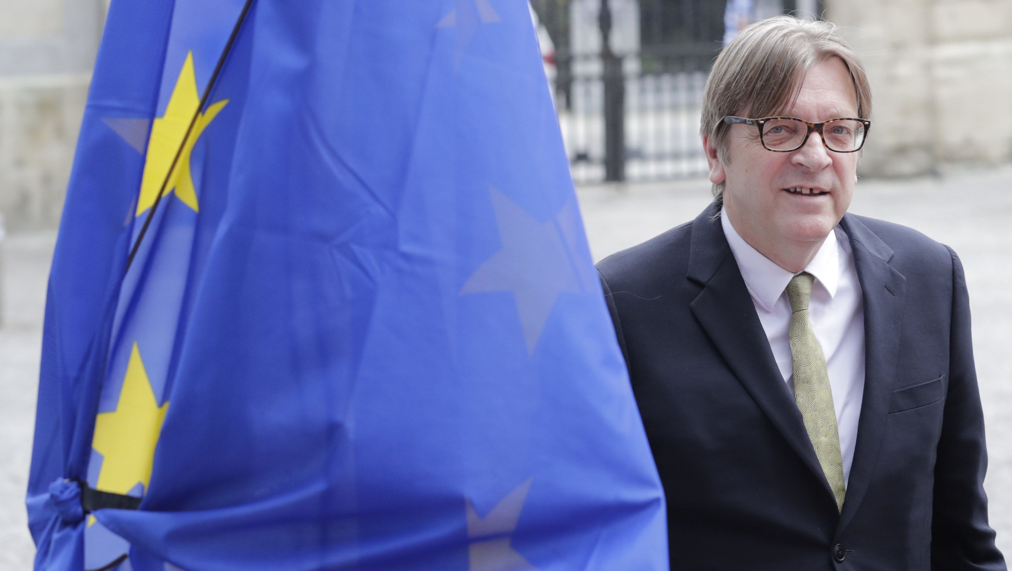 Verhofstadt: Meg kell akadályozni, hogy Orbán visszaéljen az uniós pénzekkel