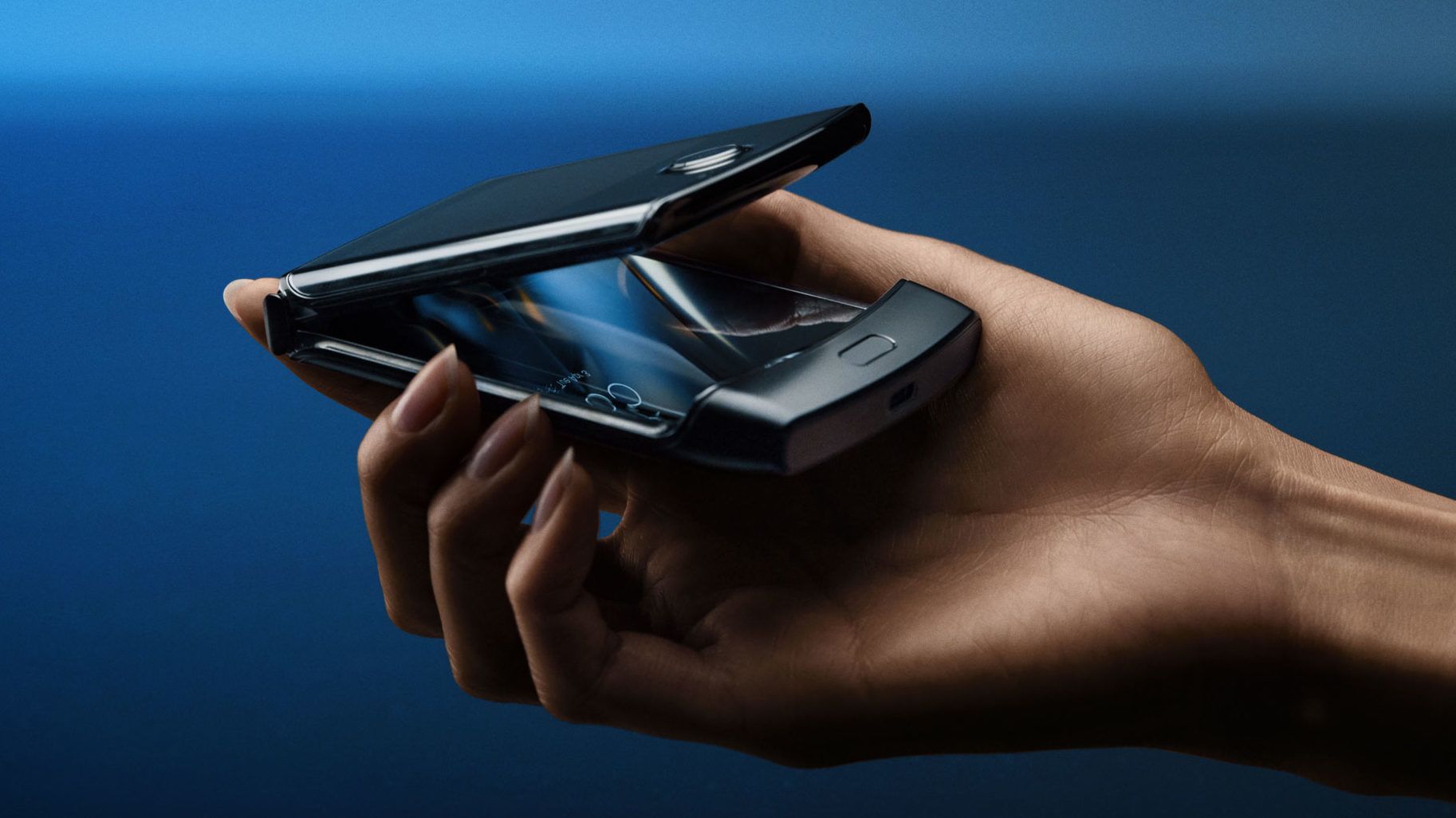 Egyszerre retró és ultramodern a Motorola új, hajlítható képernyős Razr telefonja