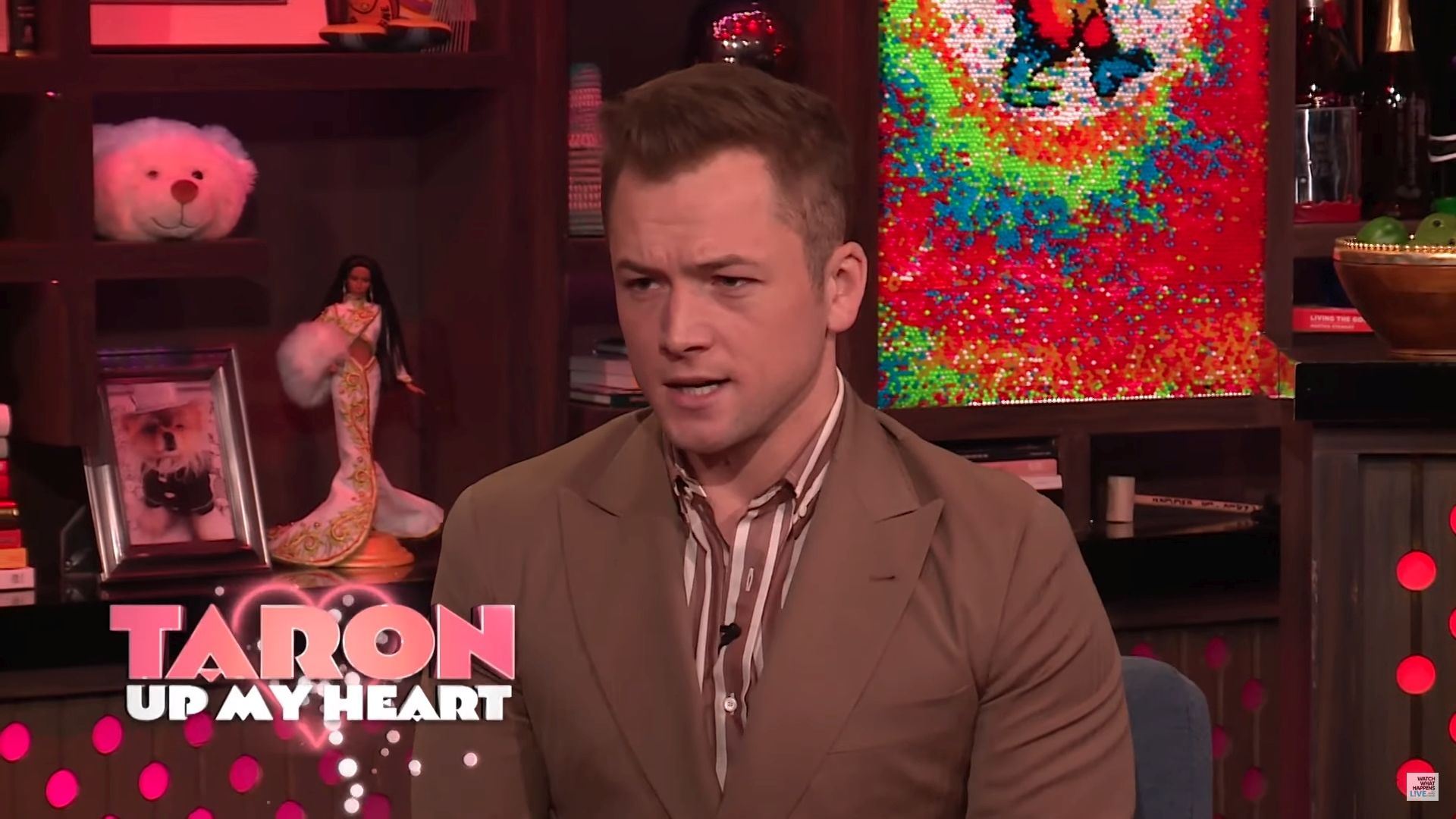 Taron Egerton csak Rachel Weisz-szel csalhatja meg a barátnőjét