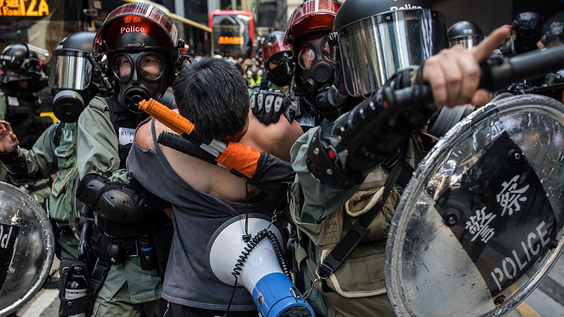 Hétfőn sem tanítanak Hong Kongban, folytatódik az egyre durvuló konfliktus