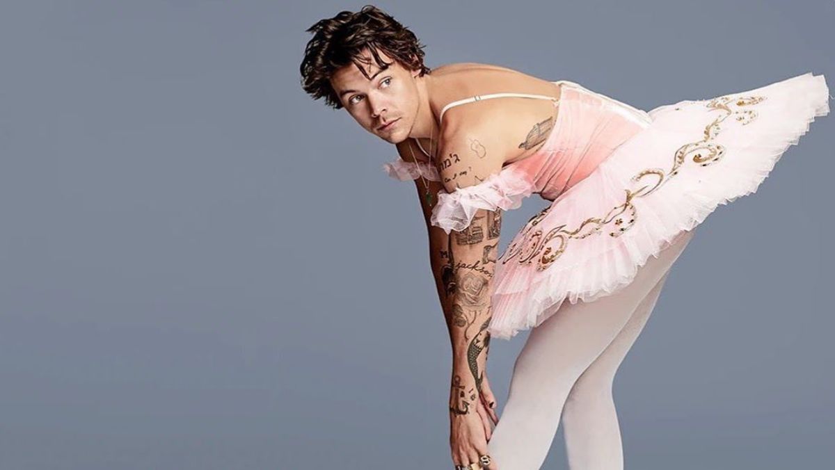 Harry Stylest még rózsaszín balerinaruhában is imádják a rajongók