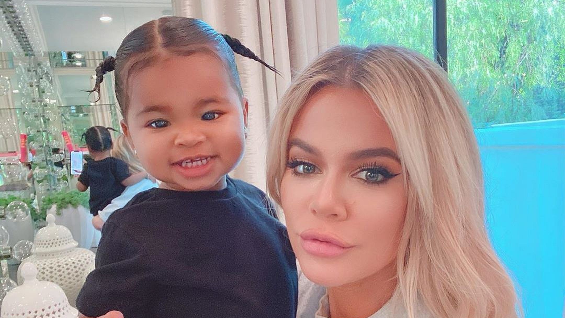 Khloé Kardashiannak lesz egy saját valóságshow-ja a gyerekével