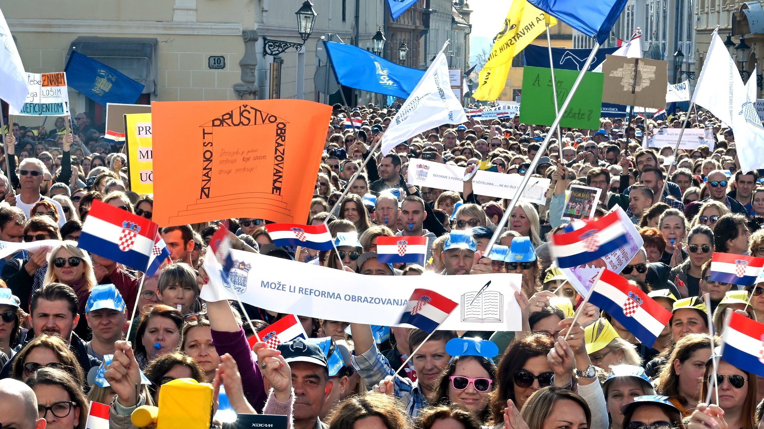 Egy hónapja sztrájkolnak a horvát oktatási dolgozók