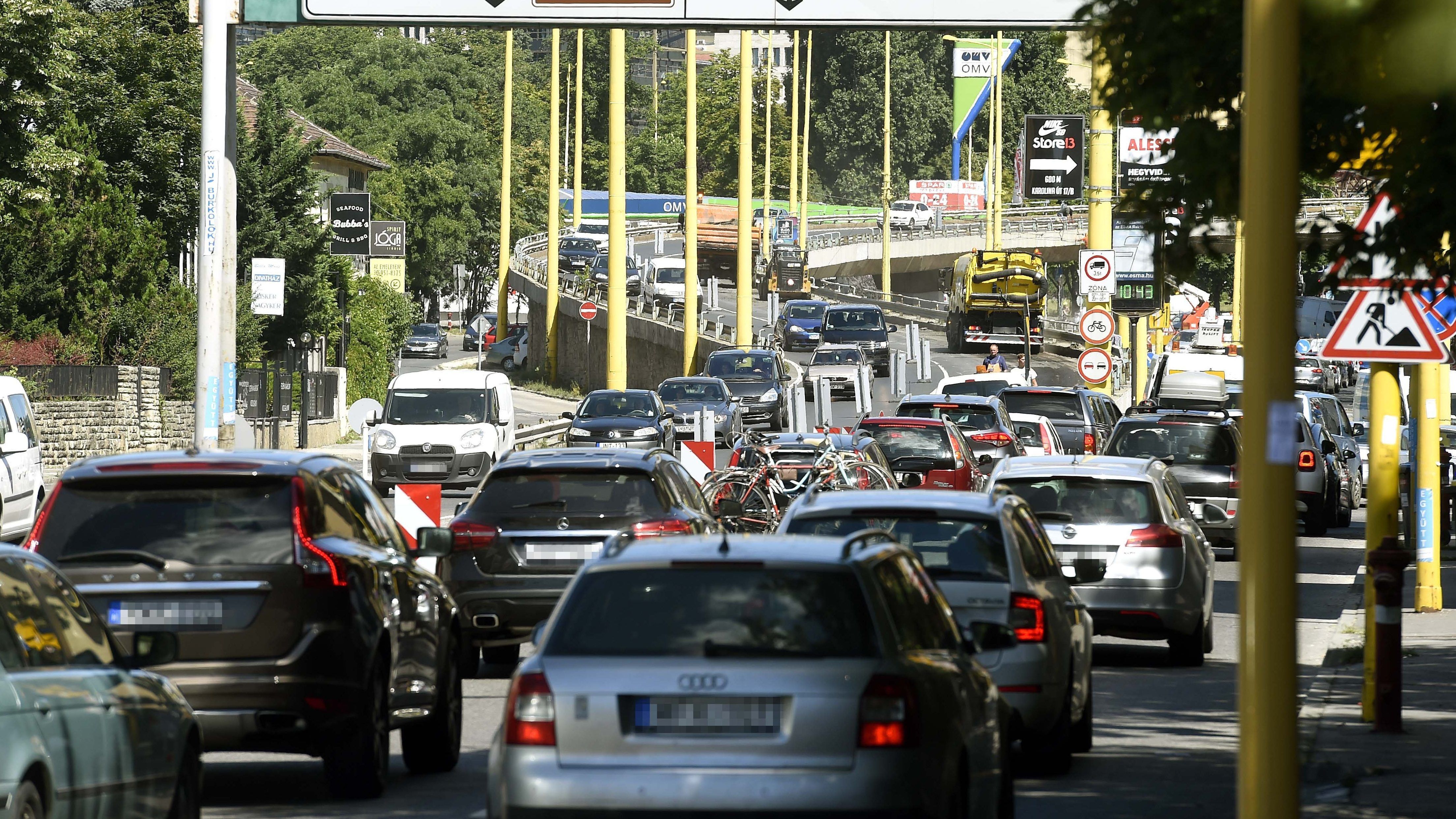 A főpolgármester-helyettes szerint valamilyen formában bevezetik majd a dugódíjat