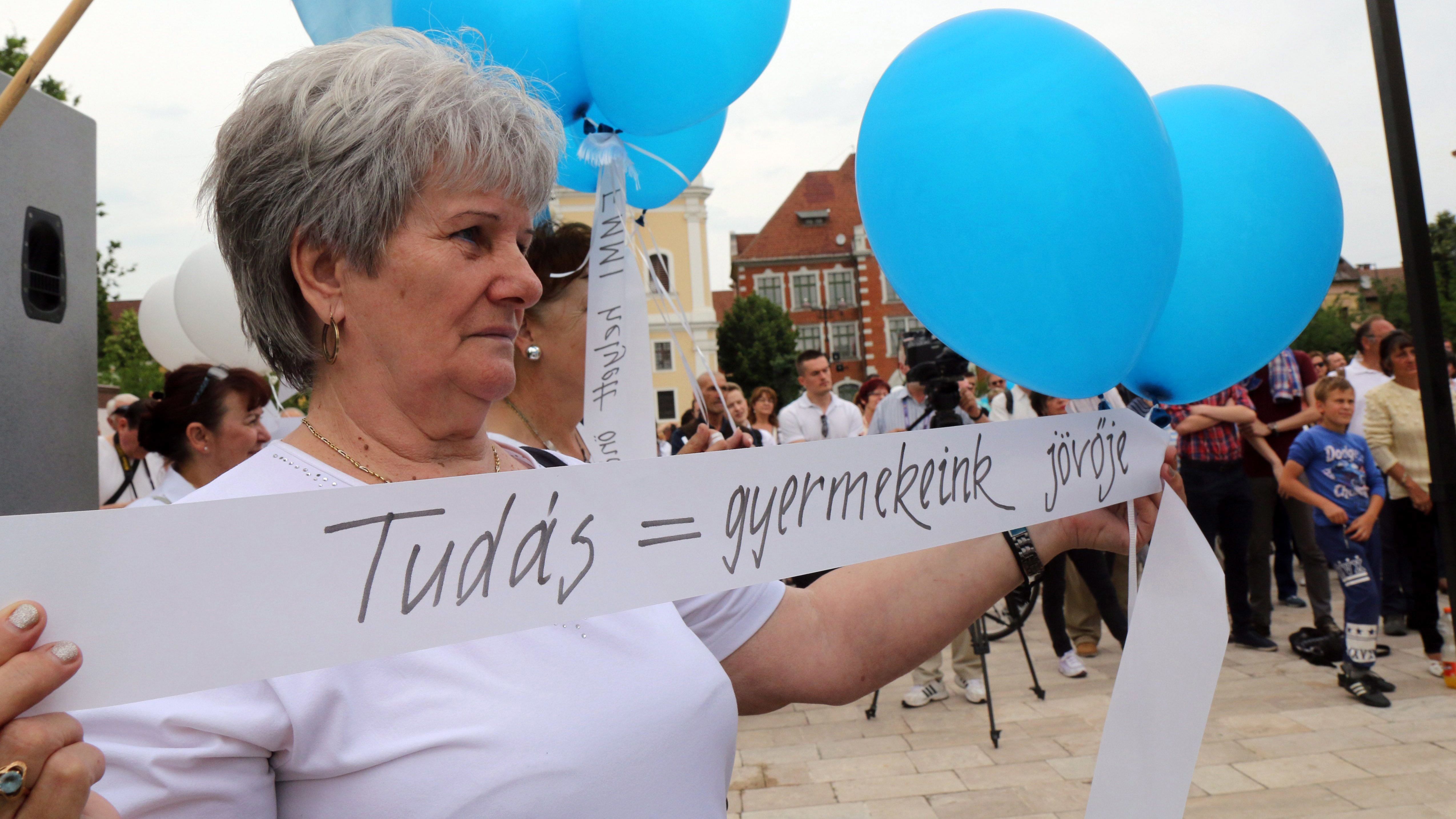 Tényleg jót tesz a kormány a tanárokkal, ha kihúzza alóluk a védőhálót?