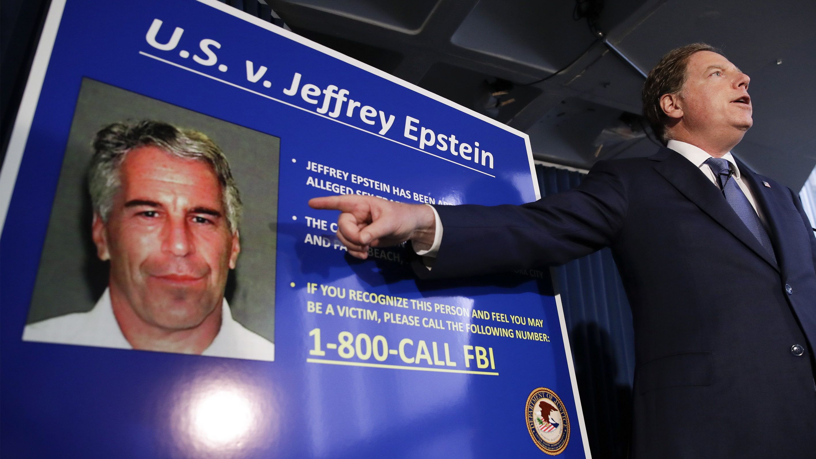 Vádat emeltek Jeffrey Epstein börtönőrei ellen