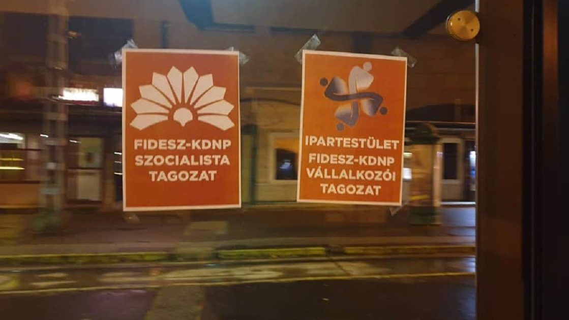 Civilek akcióztak az MSZP budafoki irodájánál