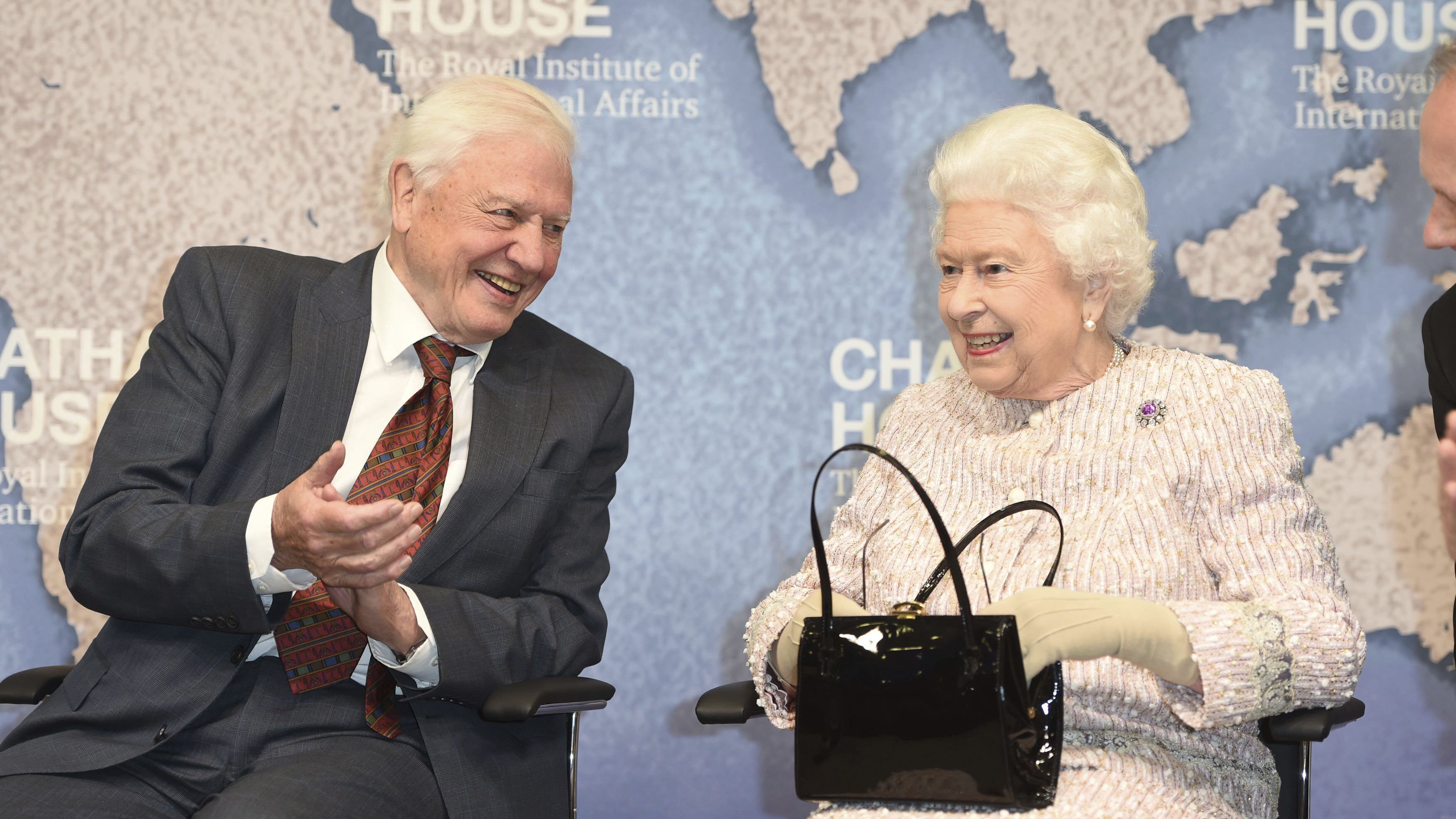 II. Erzsébet a Kék Bolygóért kitüntette David Attenborough-t