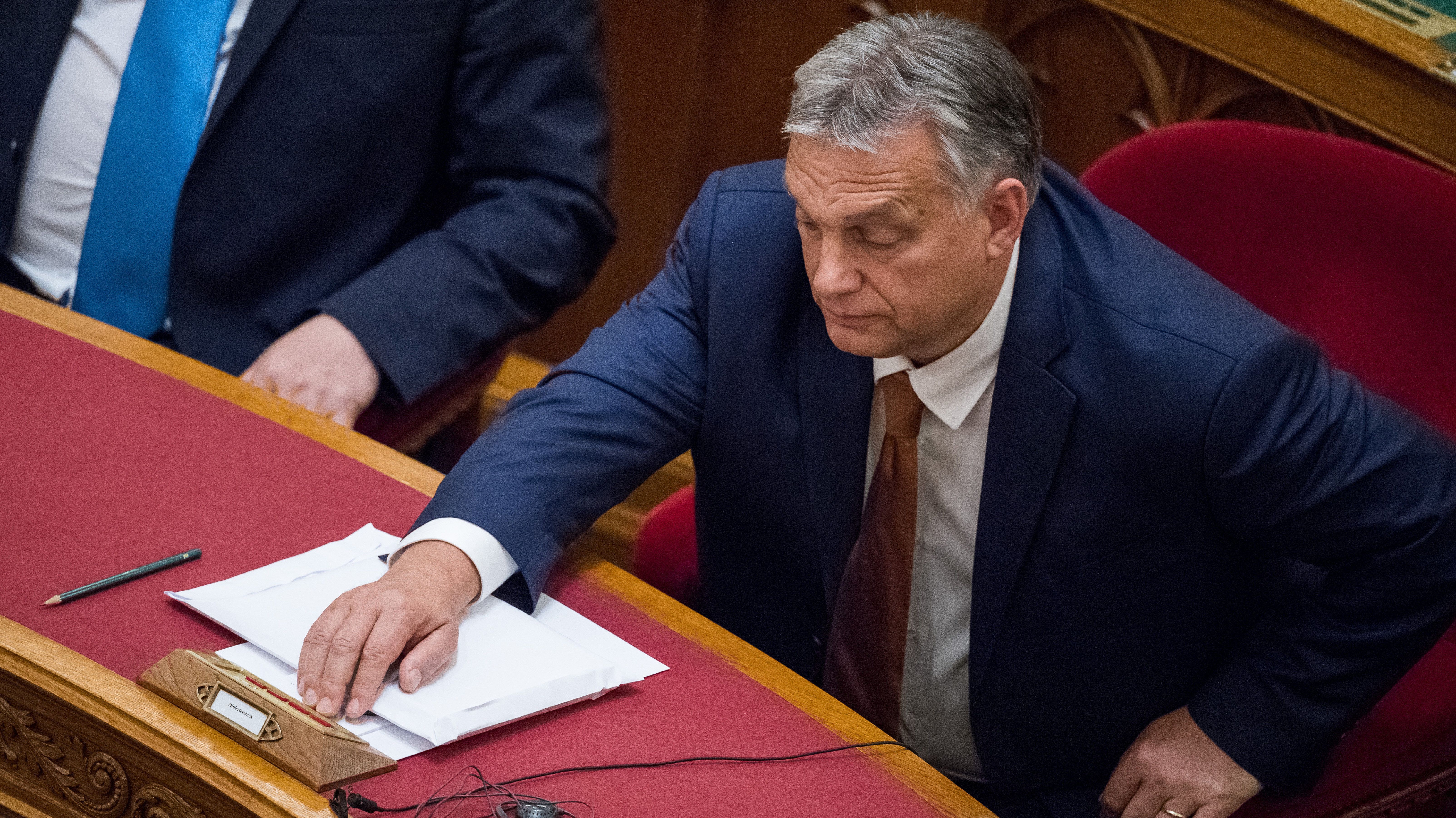 Átírják az országgyűlési törvénynek azt a pontját, amelyet megszegett Orbán