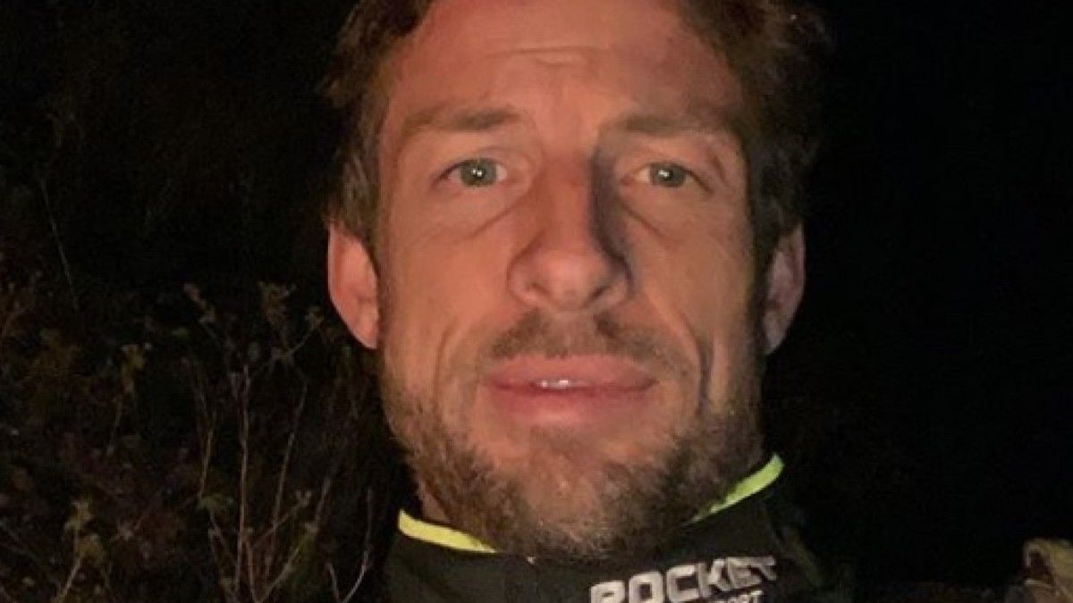Jenson Button 17 órára a sivatagban rekedt