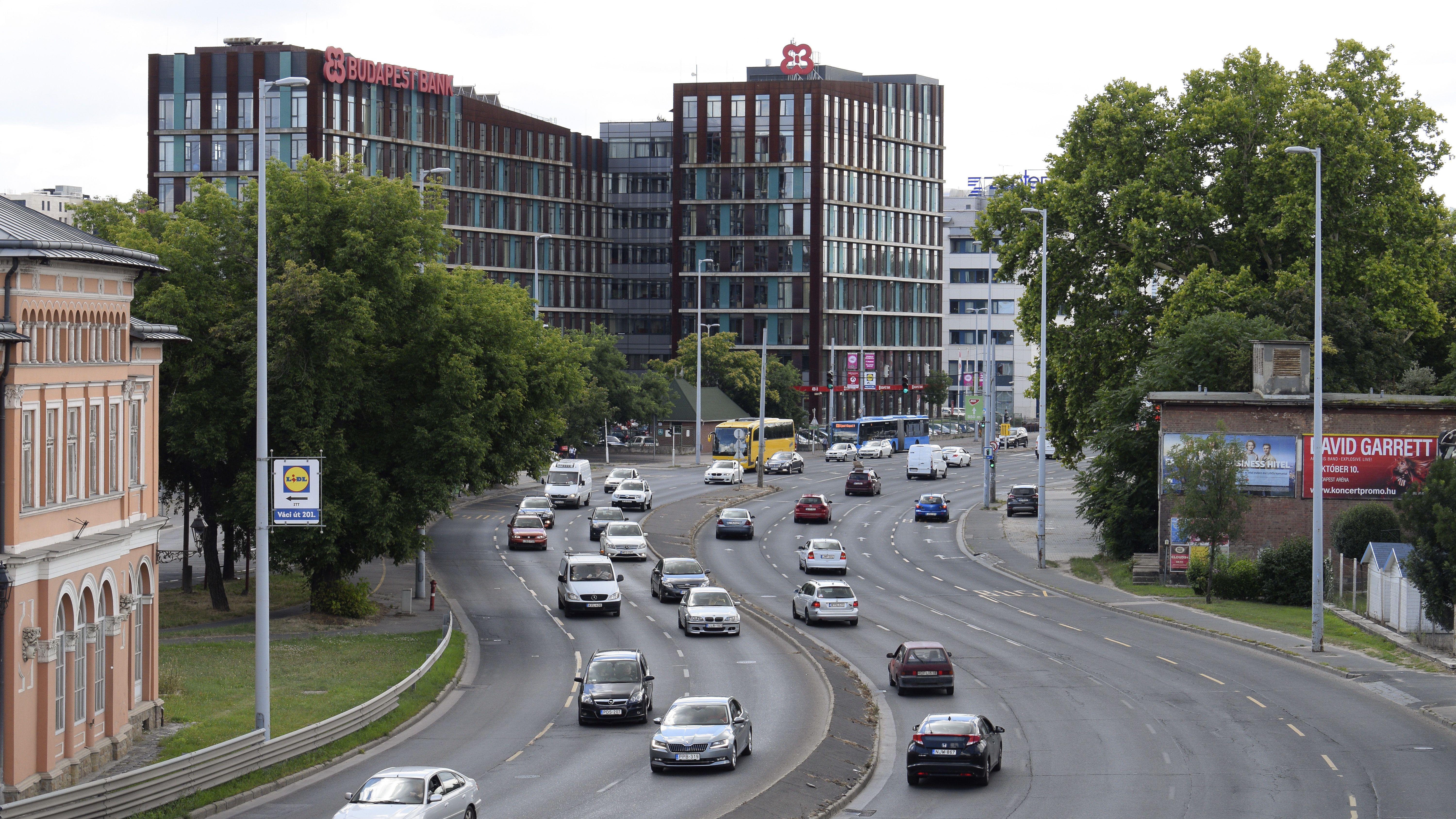 Vezetés közben kapott infarktust egy nő Budapesten