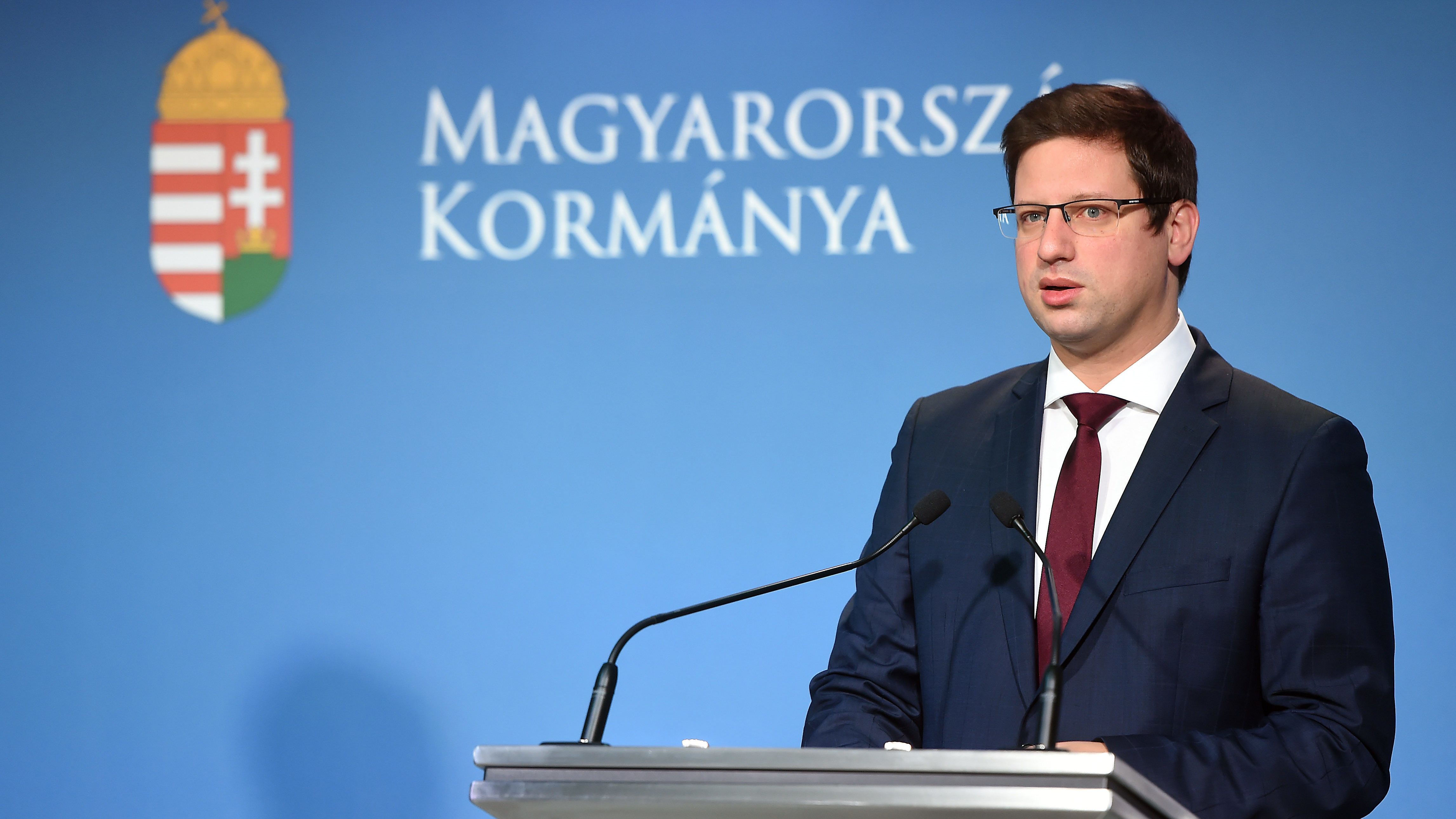 Gulyás Gergely: Alagutakat ástak a migránsok a határon