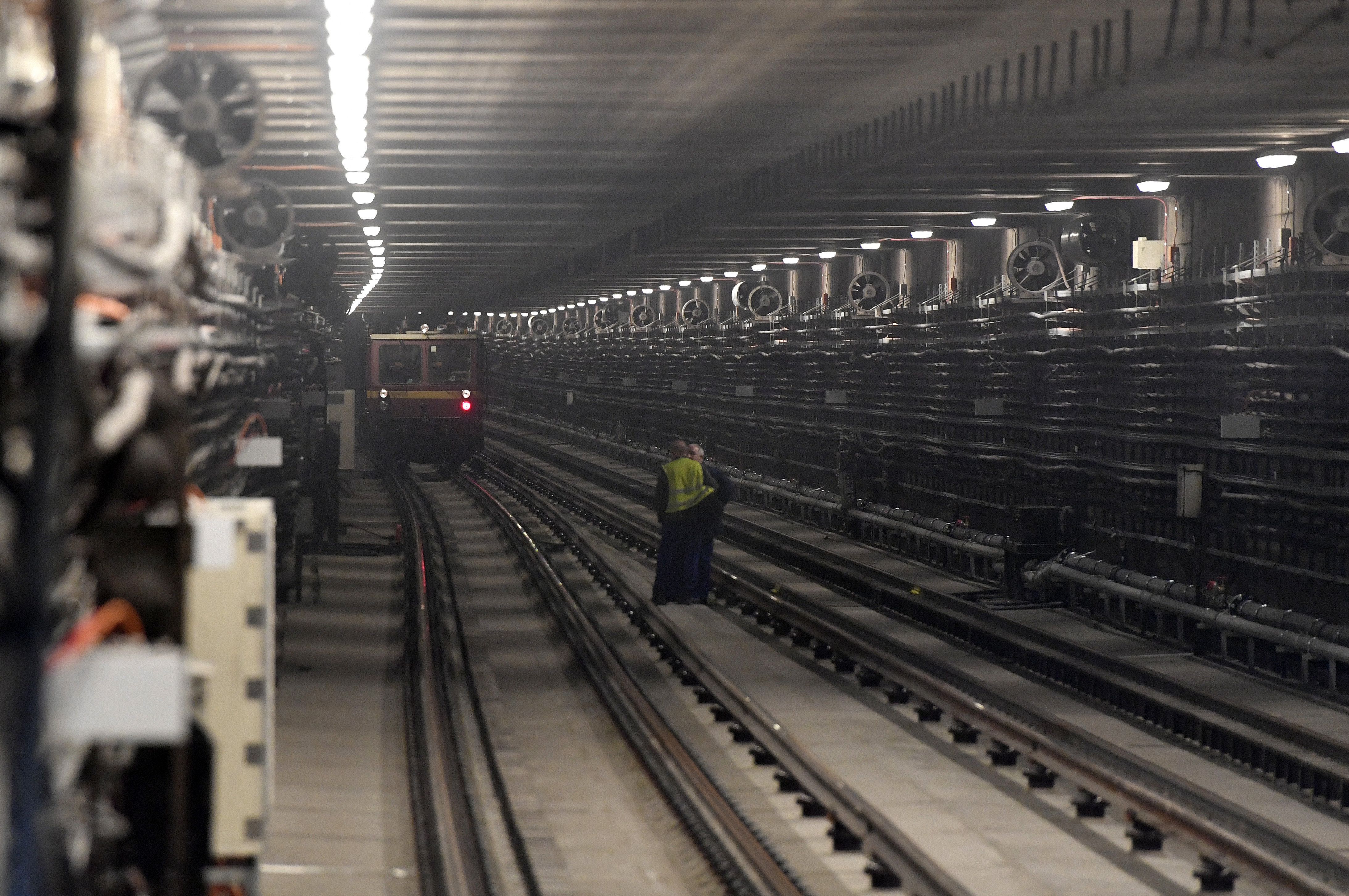 Még azelőtt elkezdik a 3-as metró középső részének felújítását, hogy a déli szakasszal végeznének