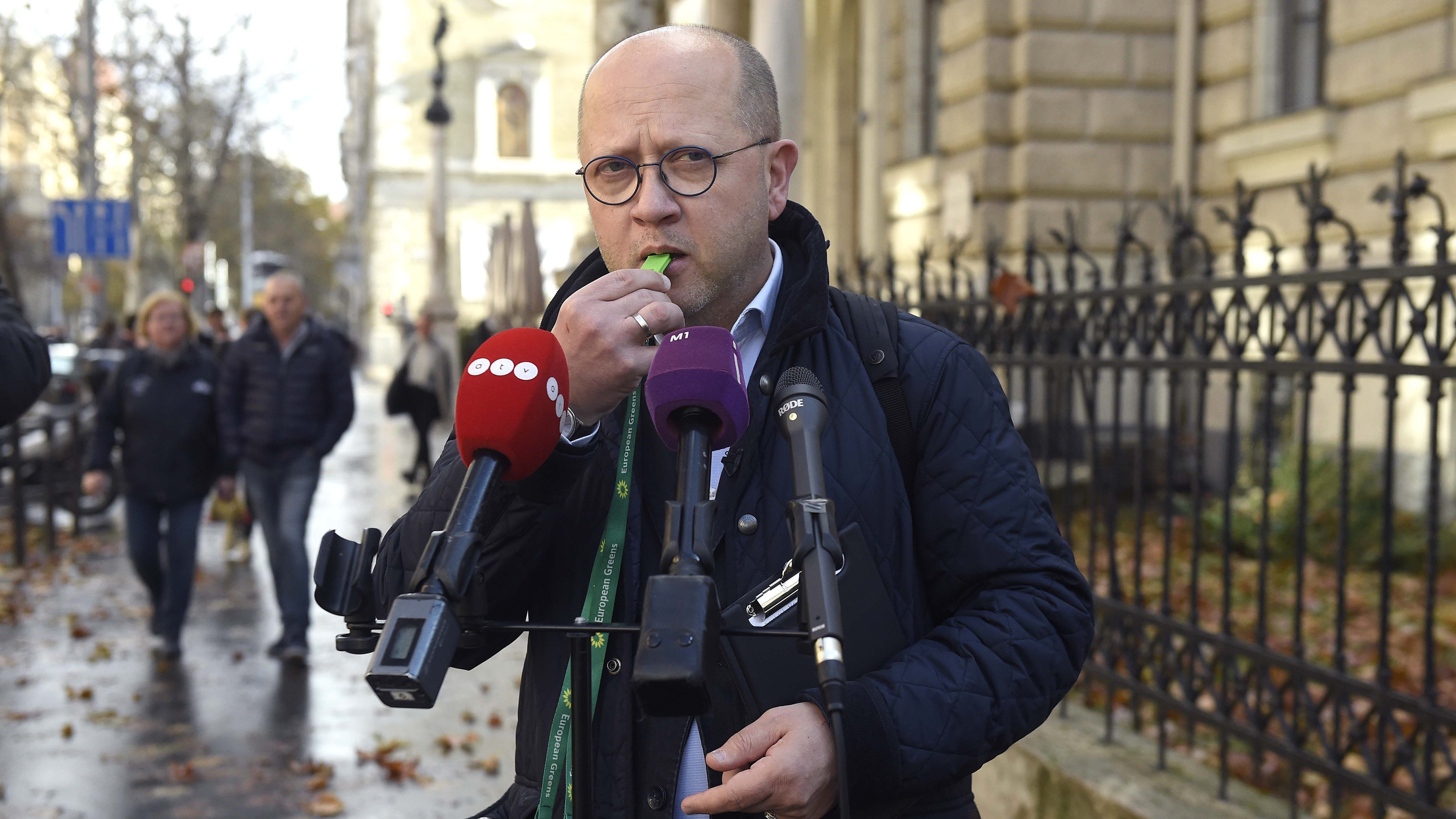 Zöld népszavazást kezdeményez az LMP, tiltanák a műanyag csomagolásokat