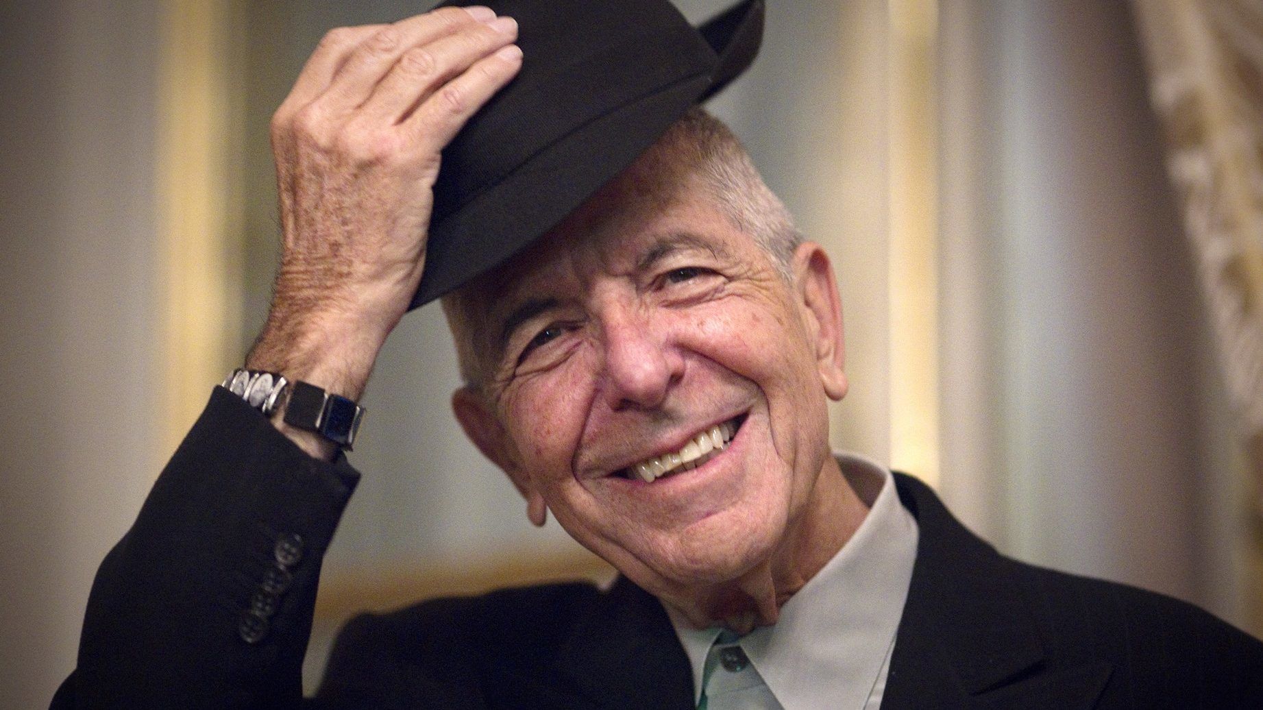 Leonard Cohen három évvel a halála után is köszöni a táncot