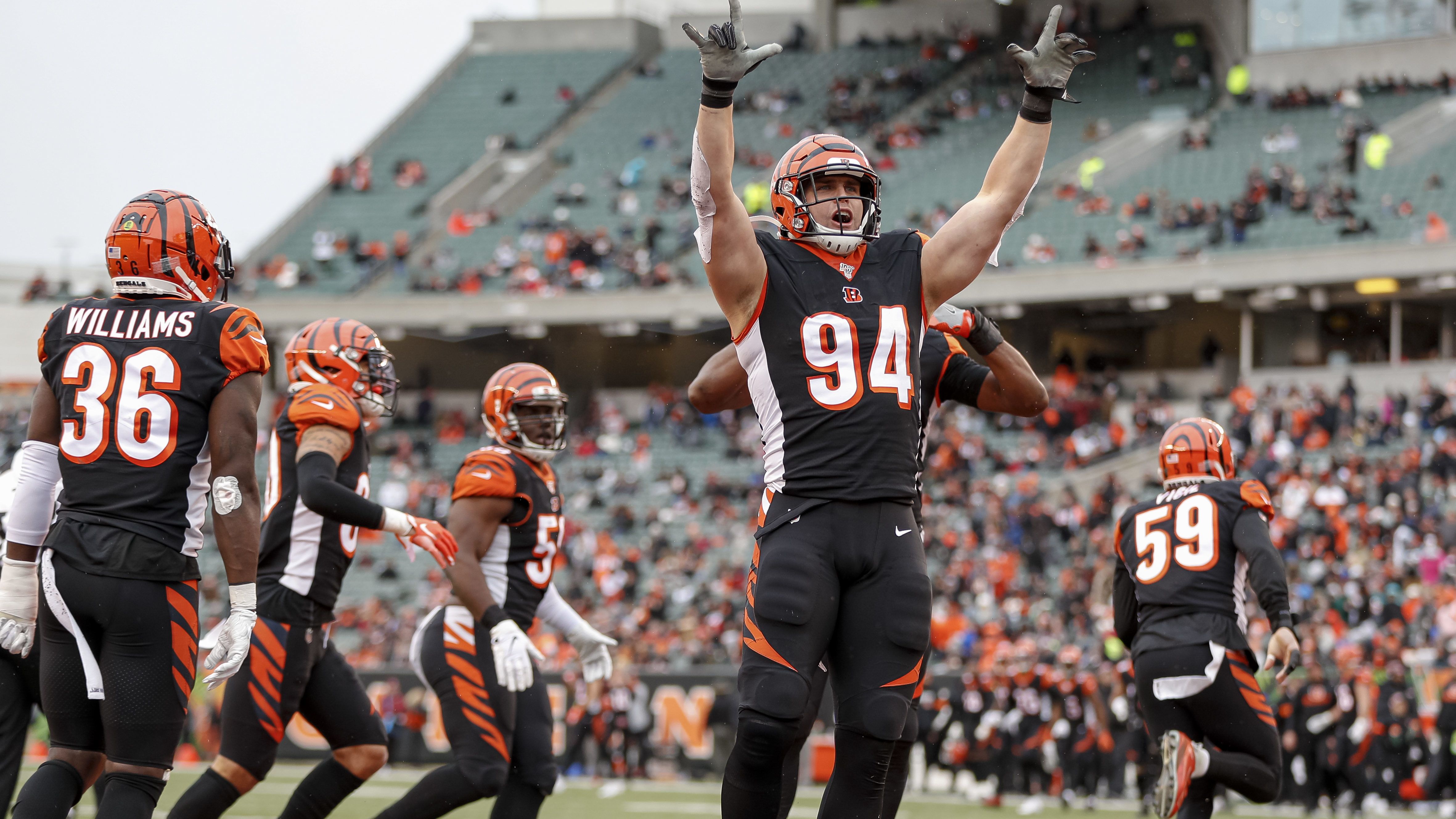 Csoda történt, lejöhet az NFL-szurkoló a tetőről