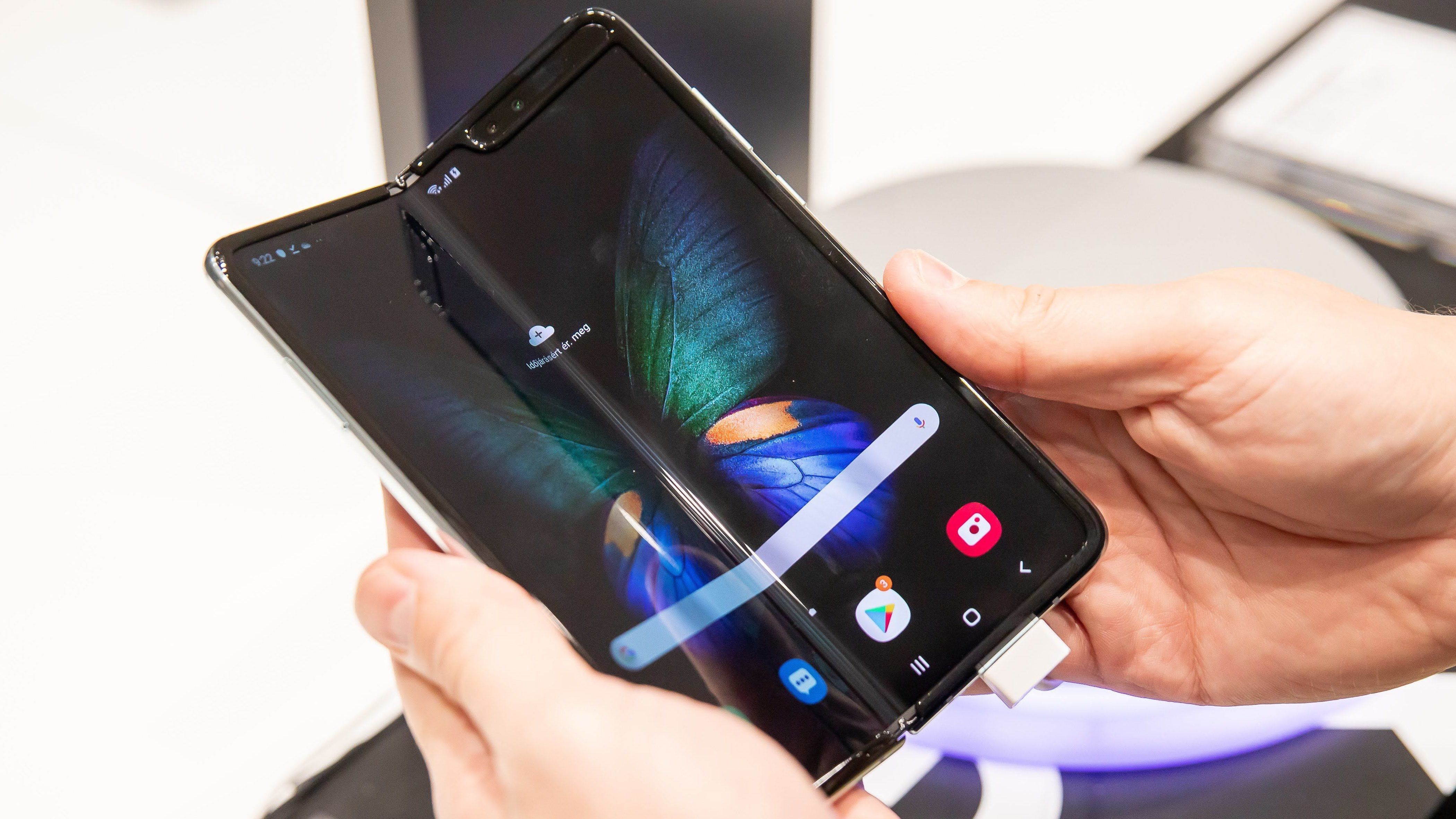 Itthon is kapható a hajlítható kijelzős Samsung Galaxy Fold, egy kisebb vagyont kell fizetni érte