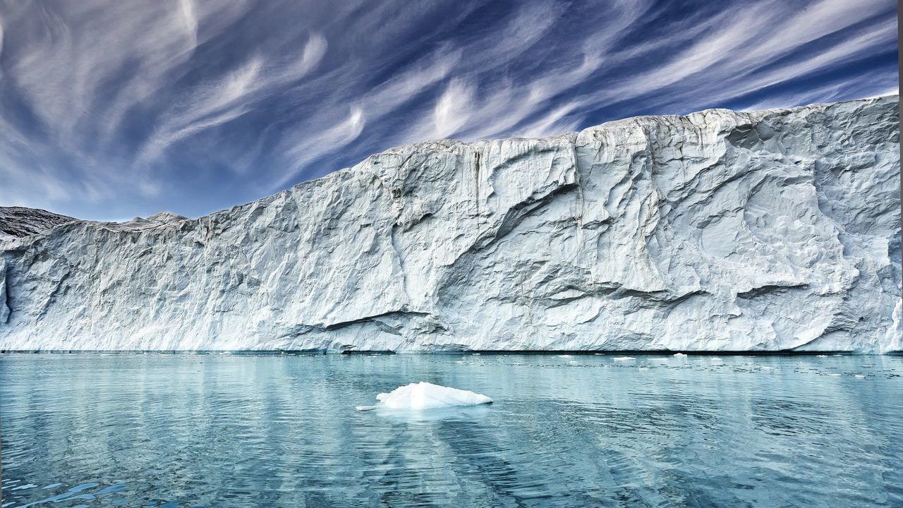 A világ egyik legnagyobb vízesése jelent meg Grönlandon