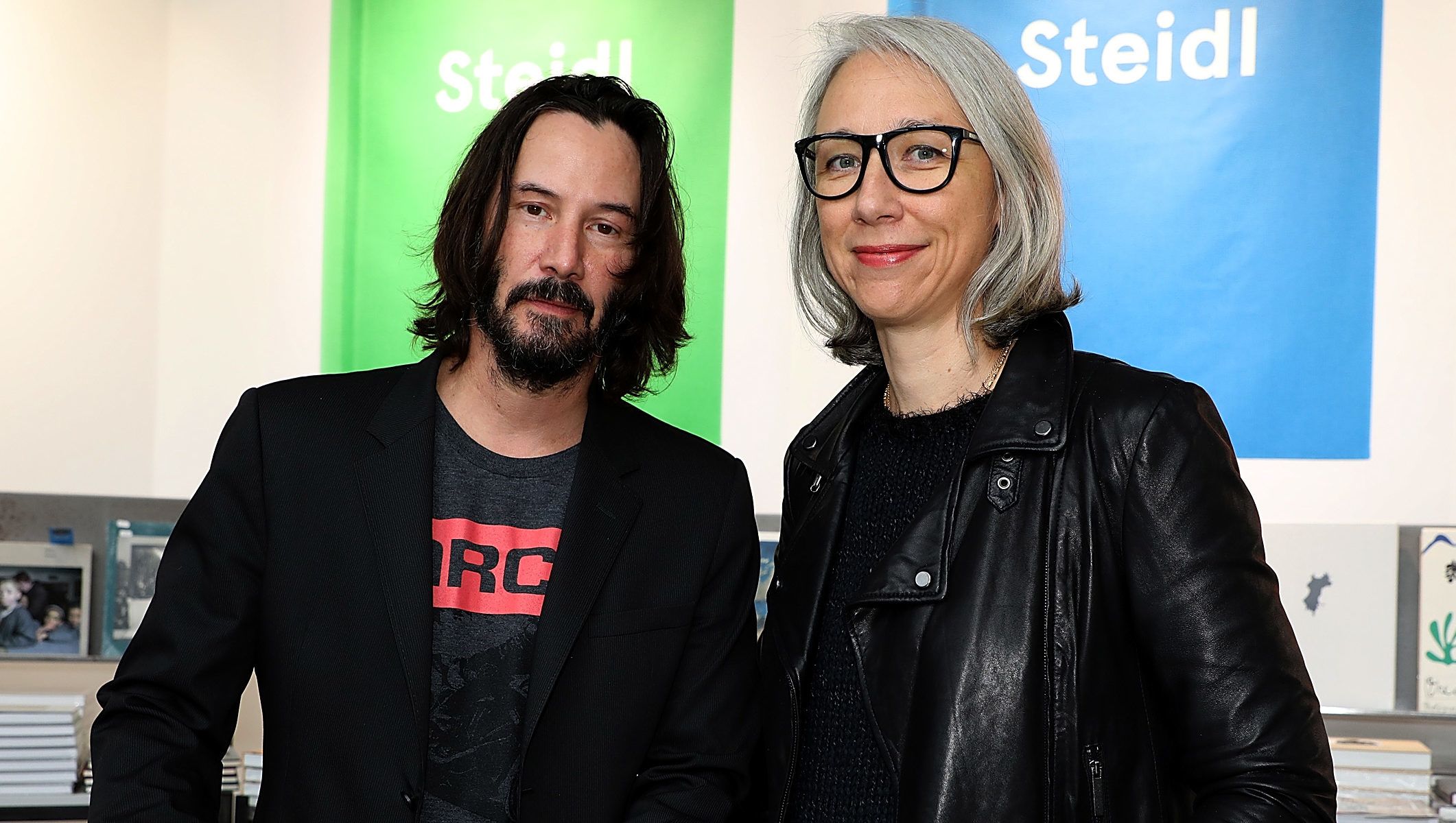 Keanu Reeves barátnője elmondta, miért nem festeti a haját