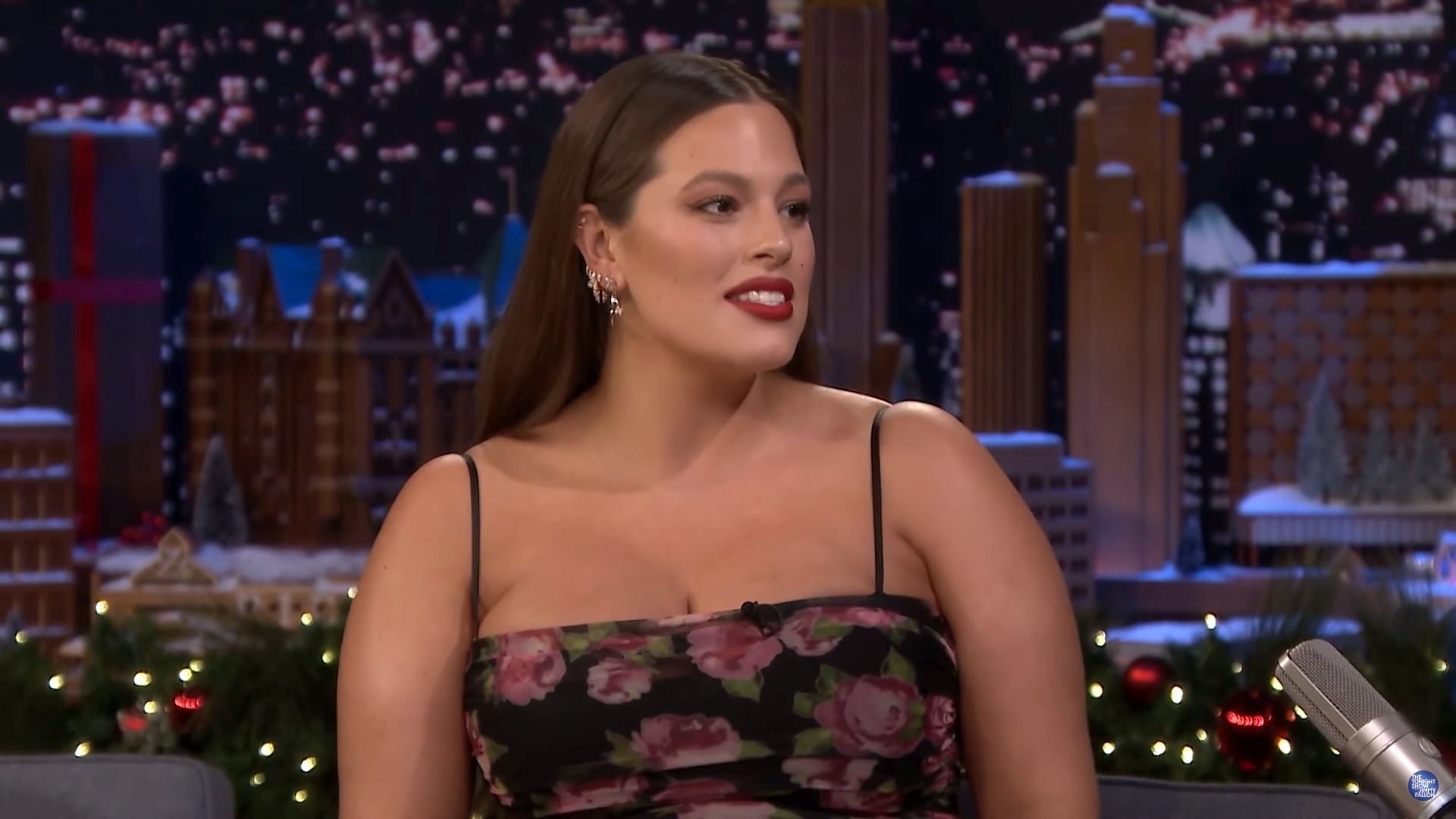 Ashley Graham babaváró buliján piercingeket és tetoválásokat kaptak a vendégek