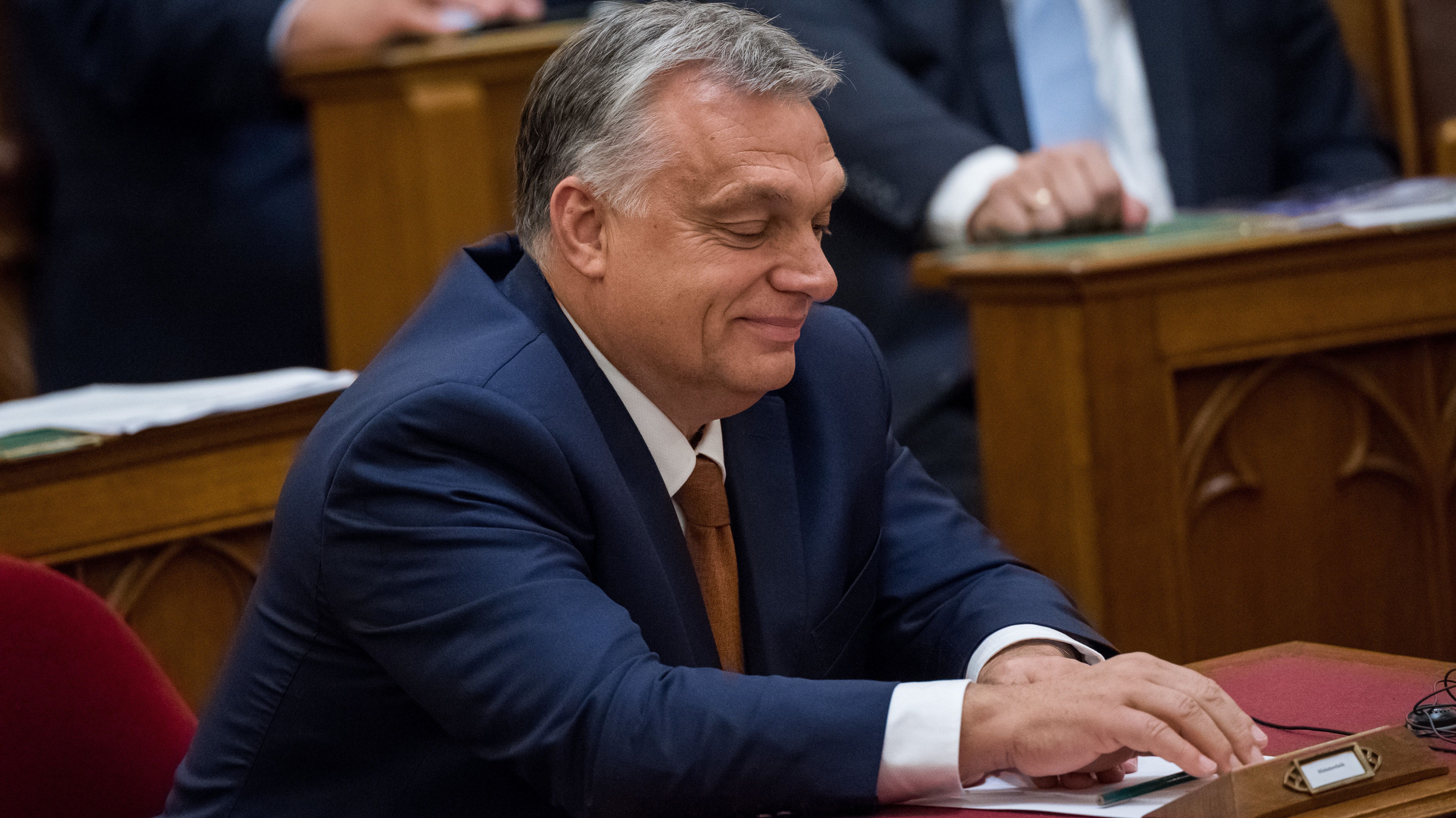„Kurvázó kormánypártiak” – nekimentek Orbánnak a „zaklatószínház” kifejezés miatt
