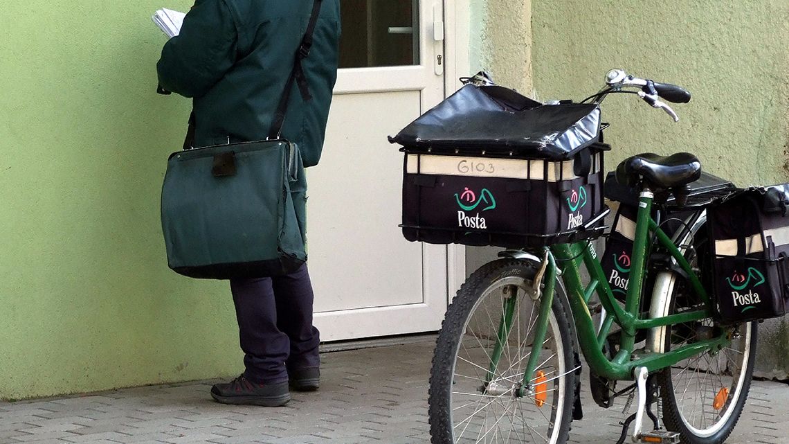 Pluszpénzt kaptak decemberben a rezsiutalvánnyal birkózó postások