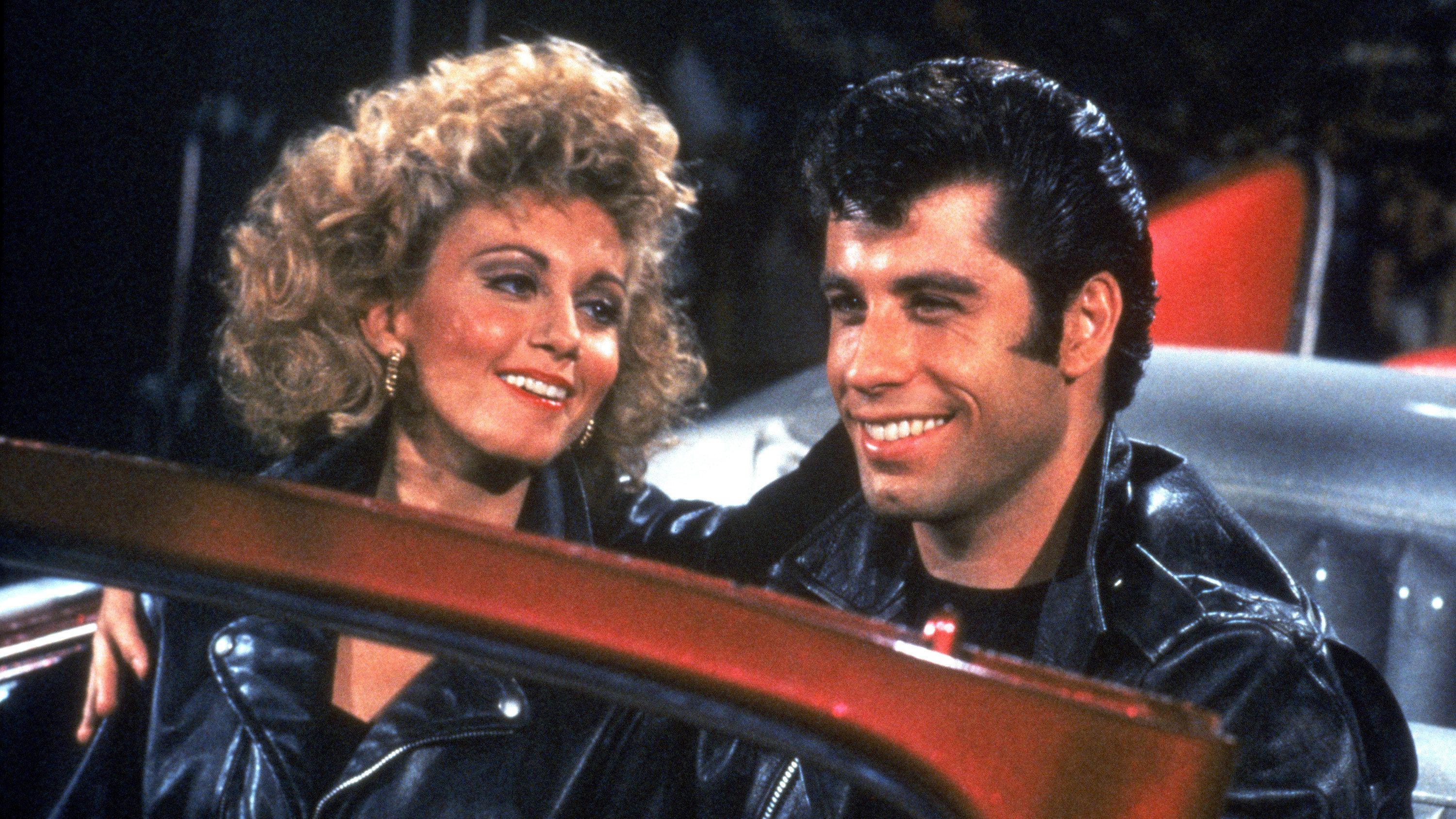 41 év után újra felvette a Grease kosztümjét John Travolta és Olivia Newton-John