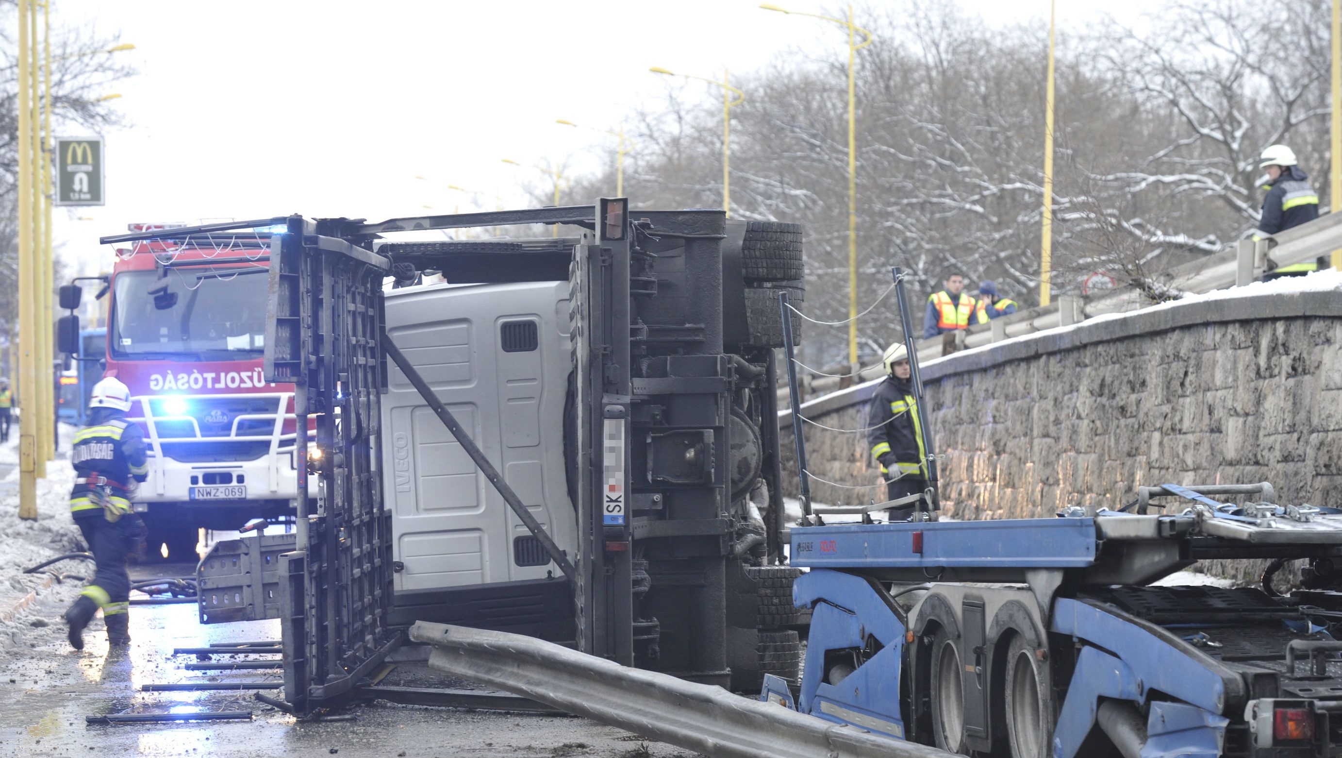 Szakszervezet: a helyszínre vonuló tűzoltók 20-30 százaléka hiányzik