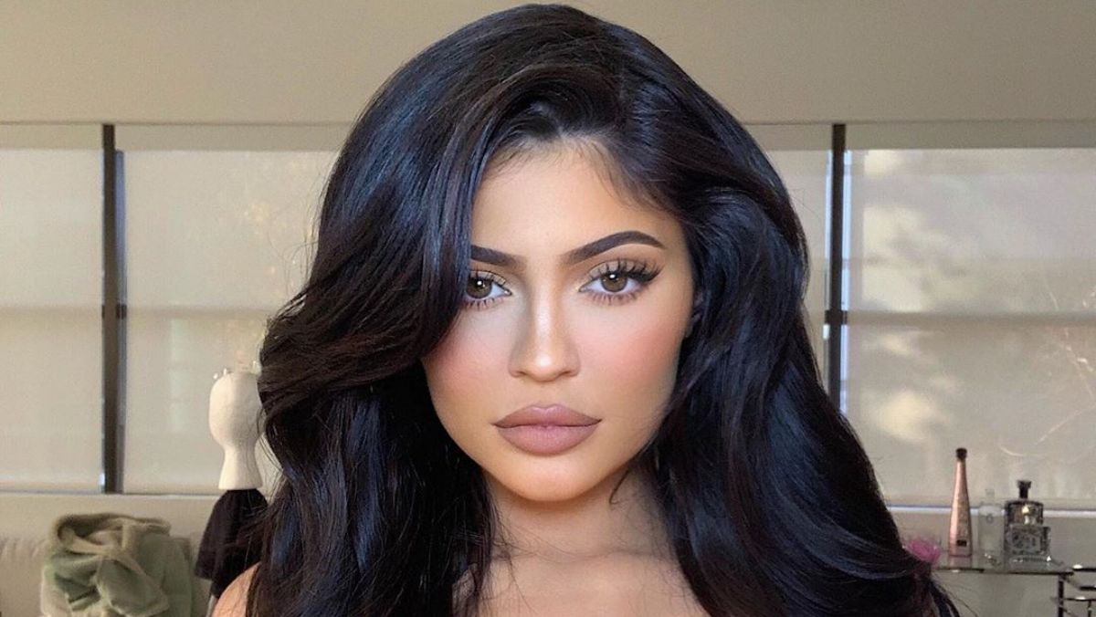 Kylie Jenner Európában is árulni fogja a kozmetikumait