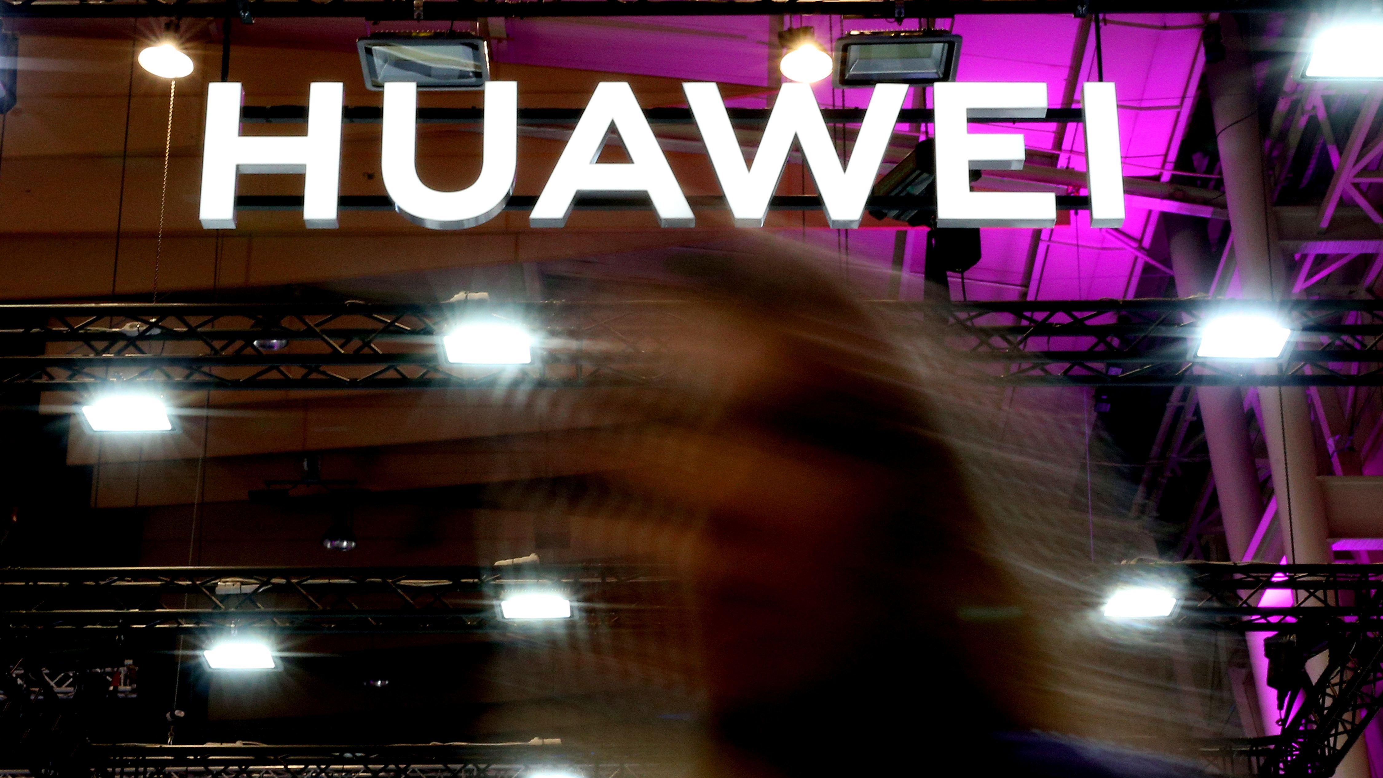 A francia szolgáltató szerint badarság a Huawei vádolása