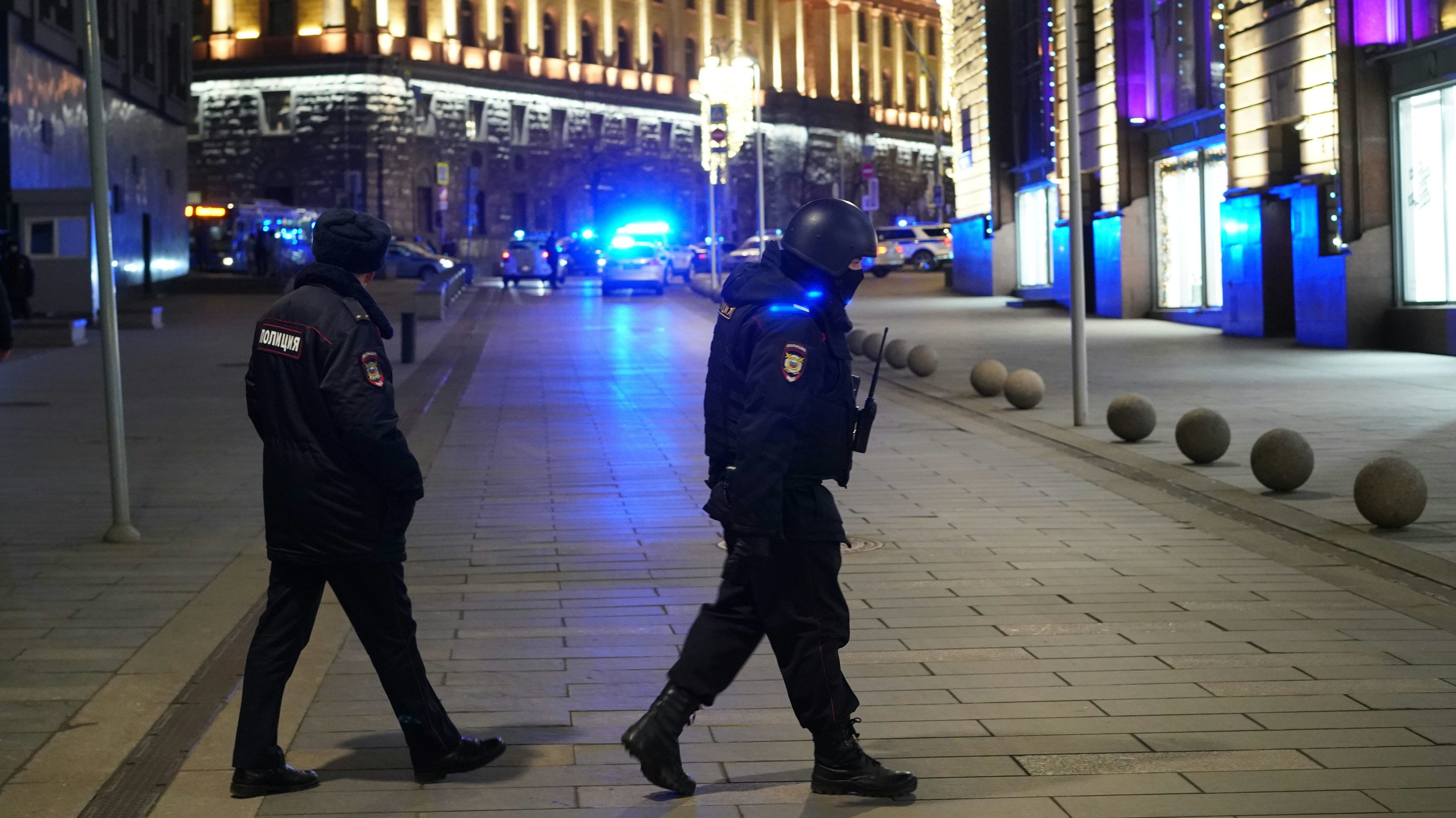 Egy 39 éves jogász férfi lövöldözött az FSZB székházánál