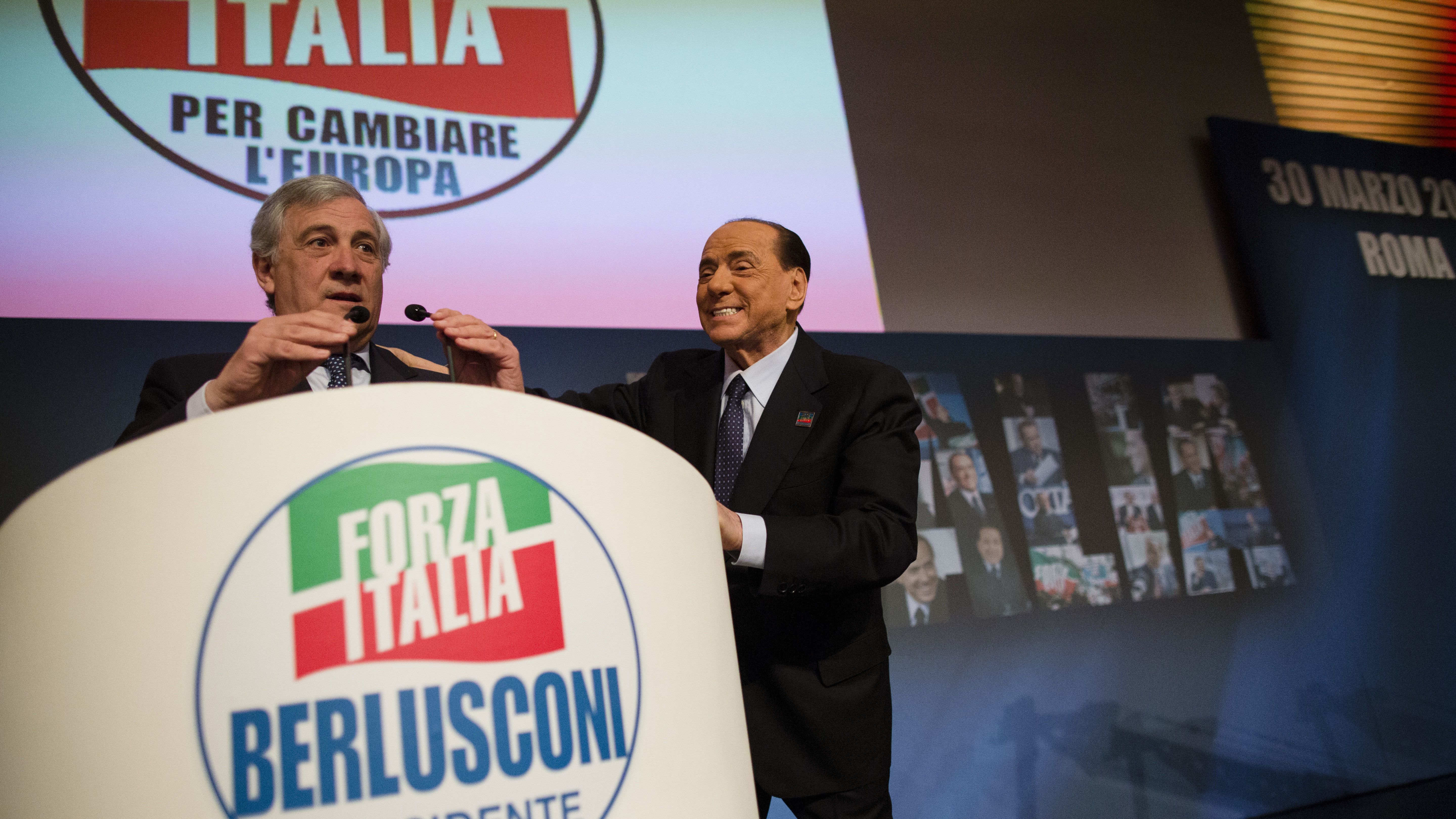 Berlusconi pártja marasztalja a Fideszt a Néppártban