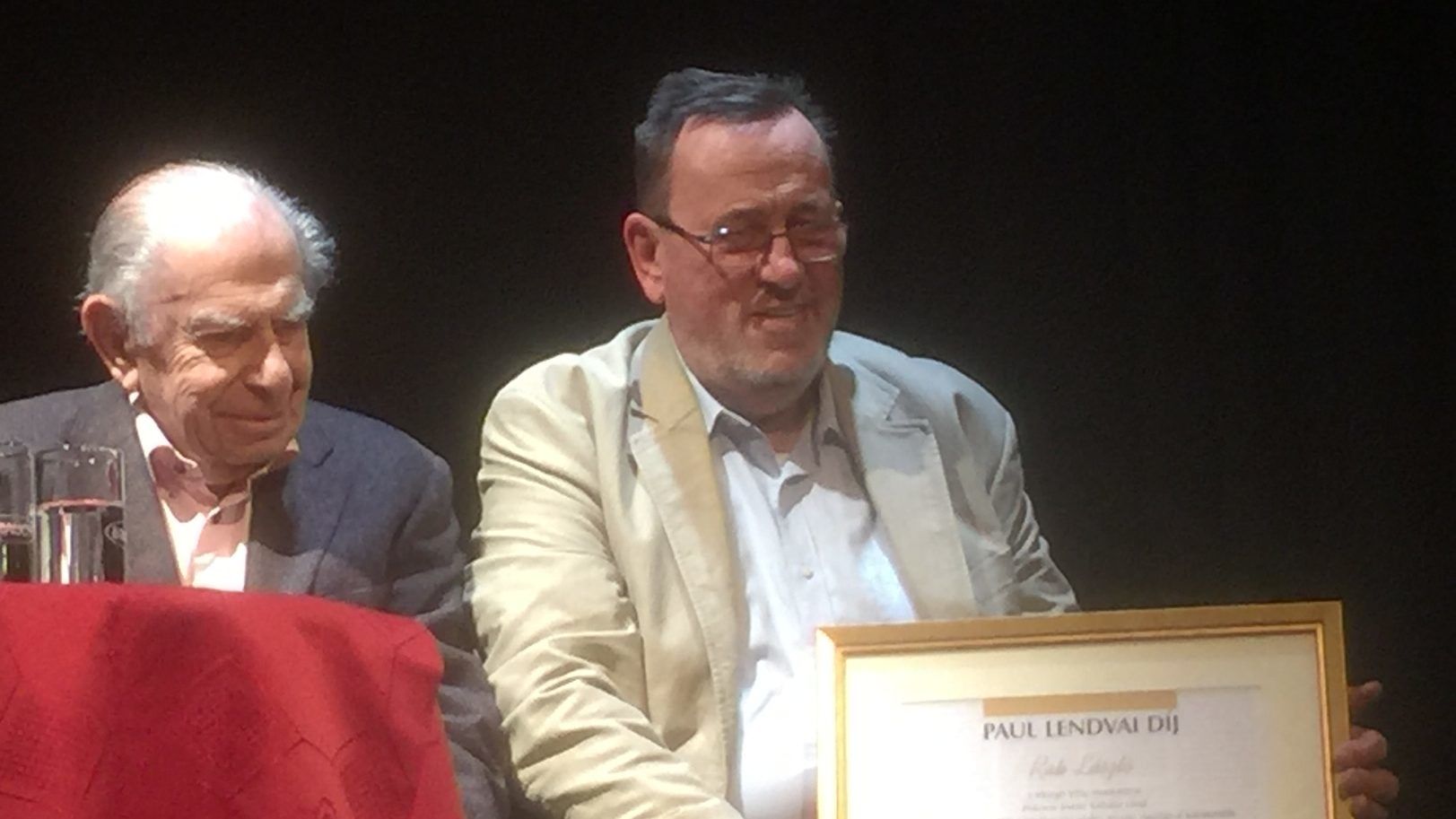 Rab László kapta a Paul Lendvai-díjat pokorni józsef kabátja