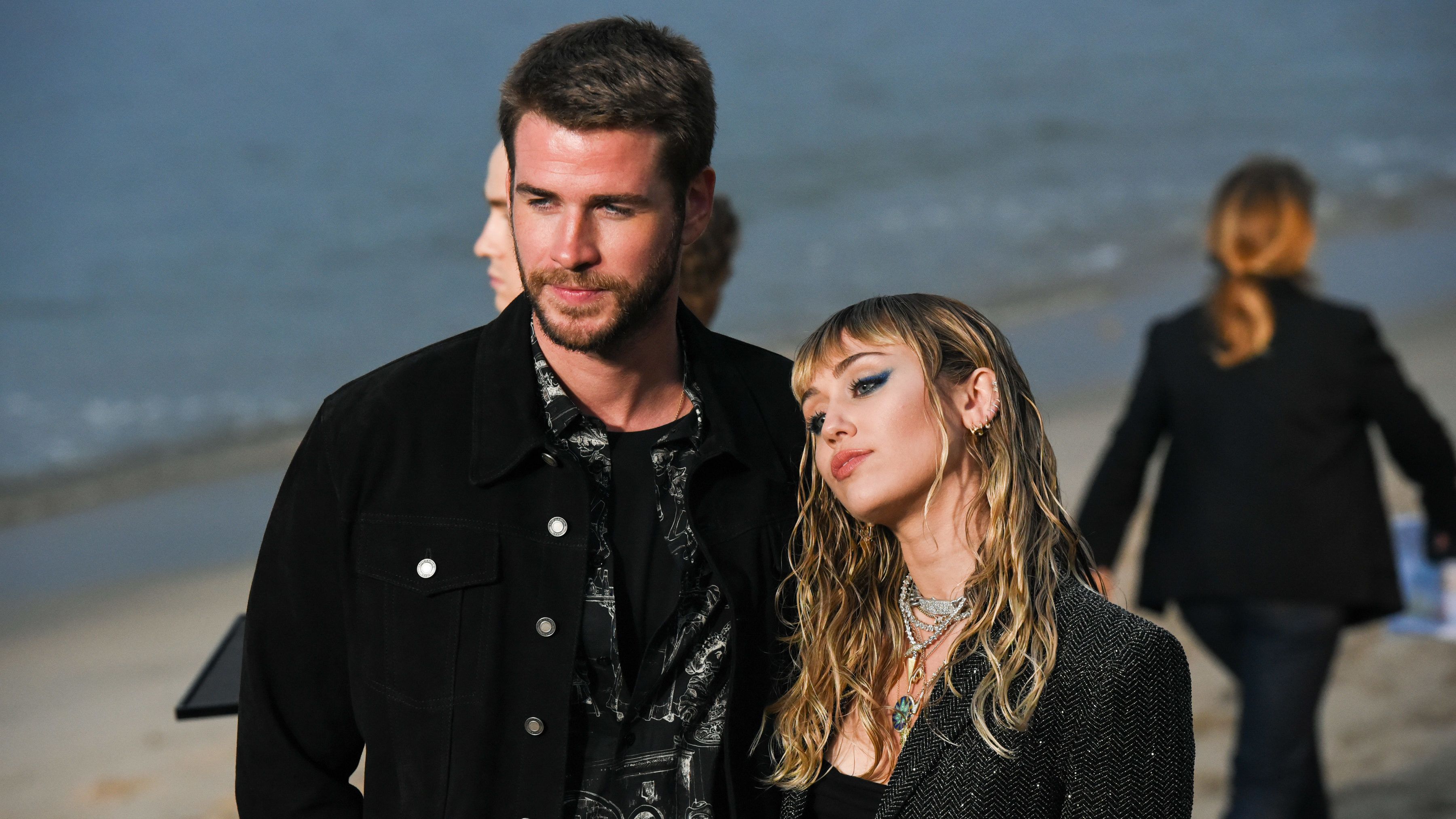 Miley Cyrus és Liam Hemsworth pont a házassági évfordulójukon mondták ki a válást