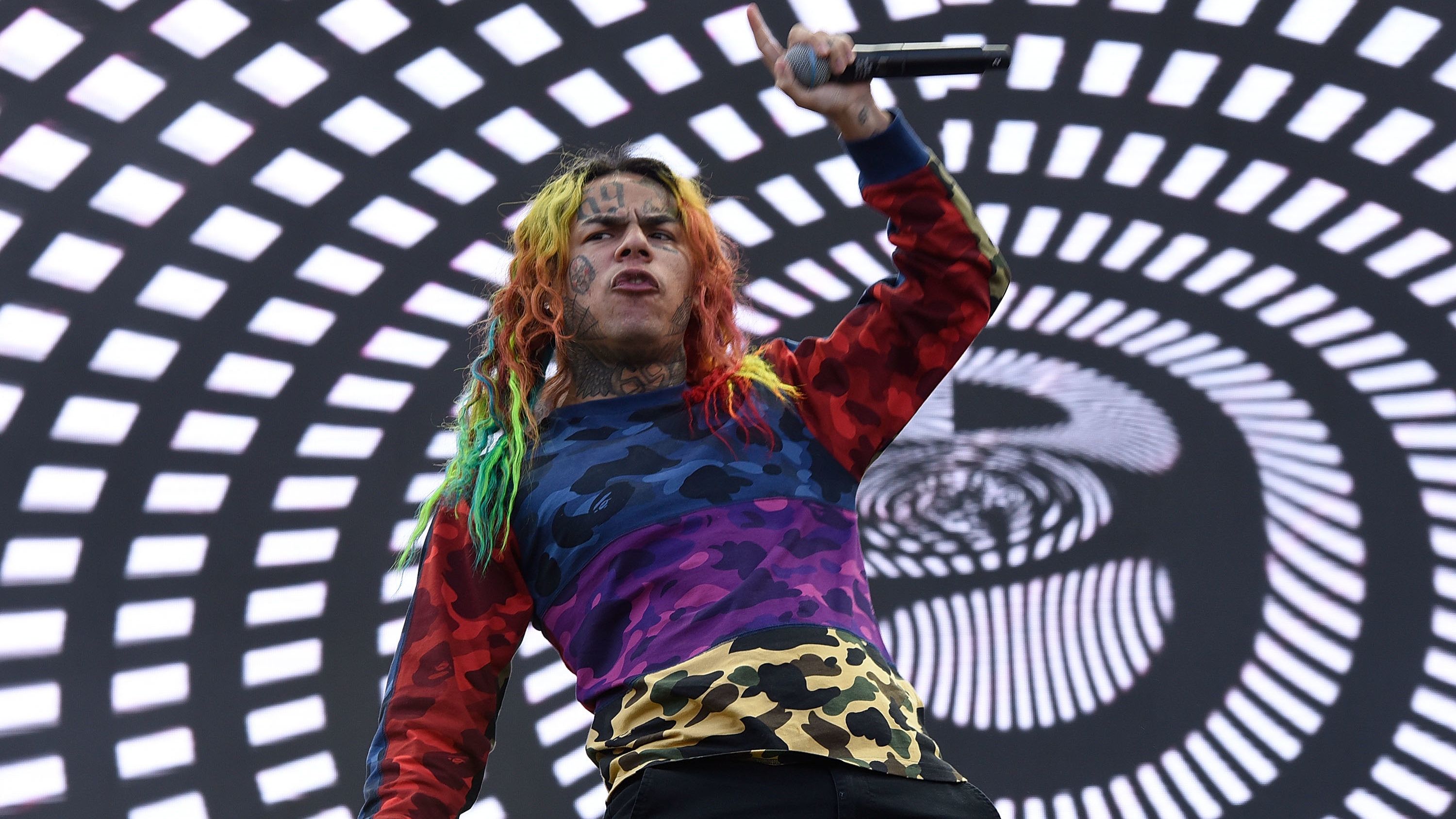 Fuvolázós rúdtáncot, Tekashi69 börtönbüntetését és egy tini klímaharcost adott nekünk 2019