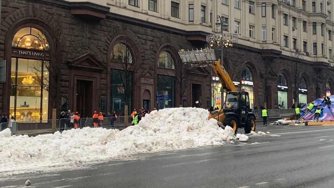 Műhóval próbálnak ünnepi hangulatot varázsolni Moszkva belvárosában