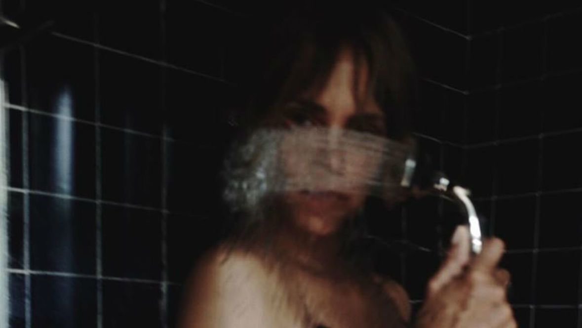 Halle Berry zuhanyzás közben mutatta meg, hogy ő lesz az új évtized Jennifer Lopeze